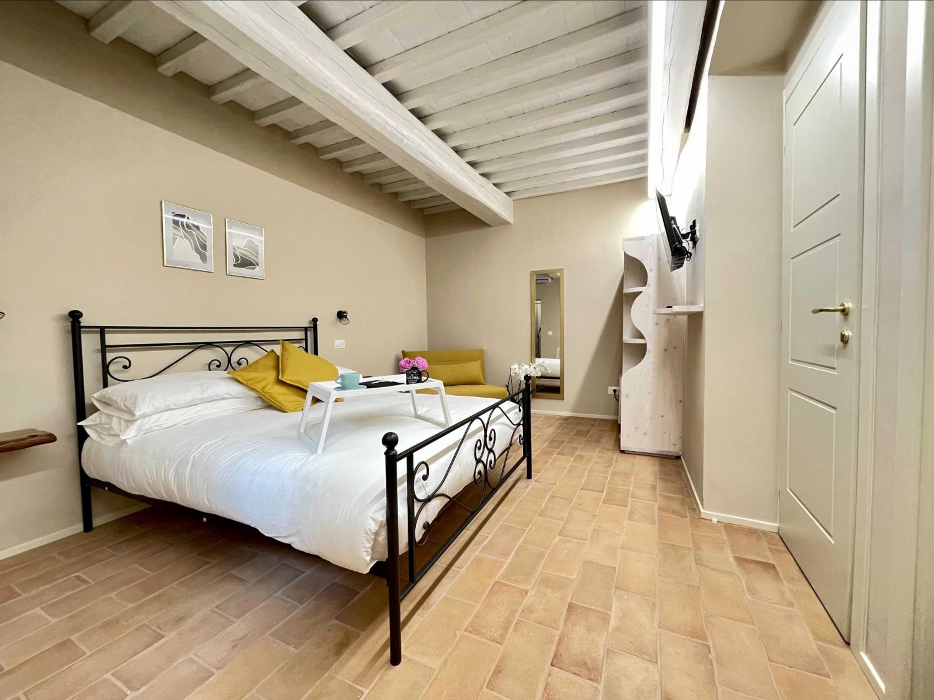 Large Double Room photo 1