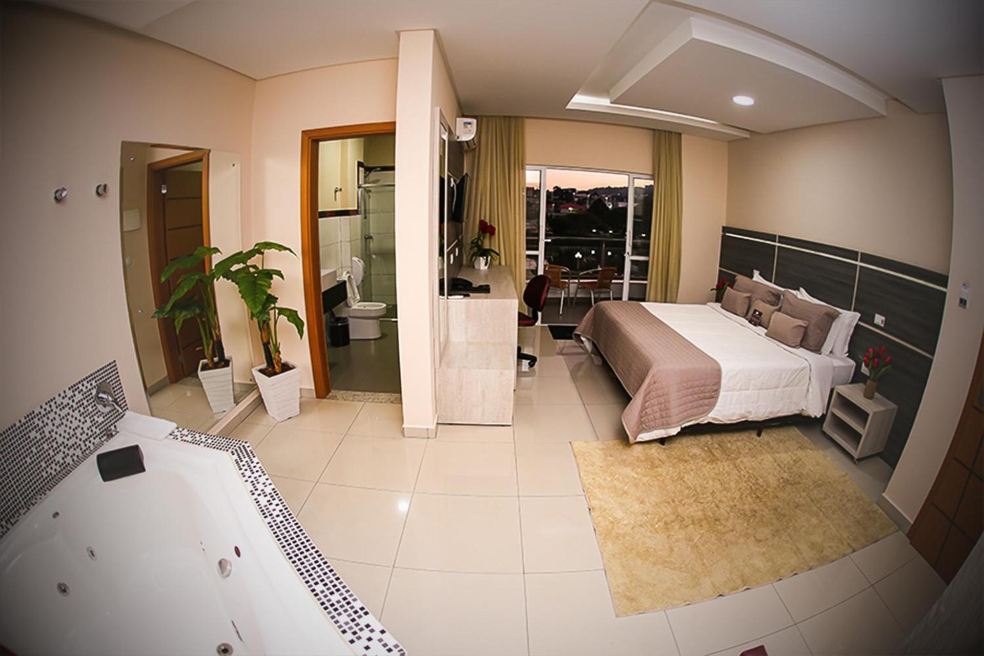 Deluxe King Suite