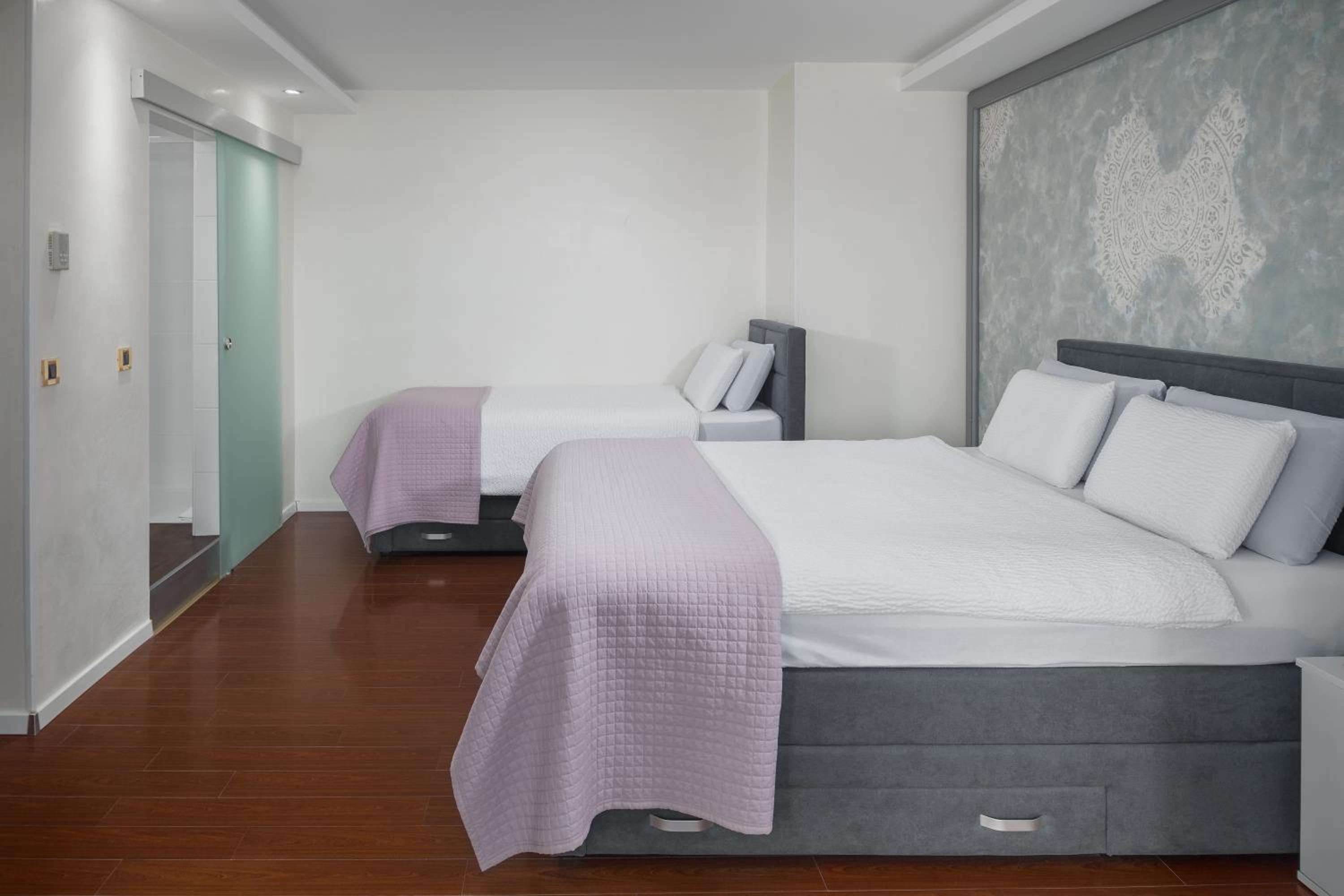 Superior Triple Room with Balcony and partial Sea View photo 2