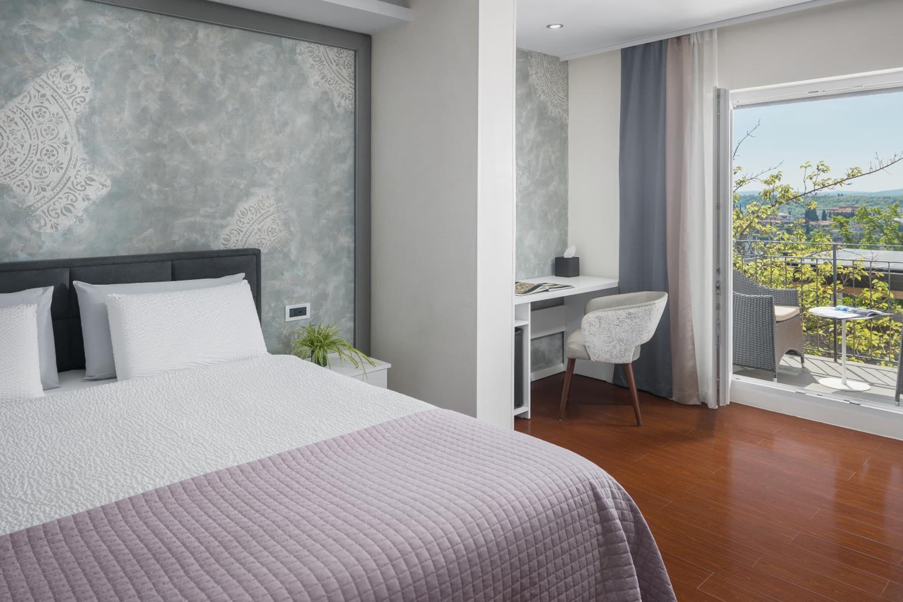 Superior Triple Room with Balcony and partial Sea View photo 1