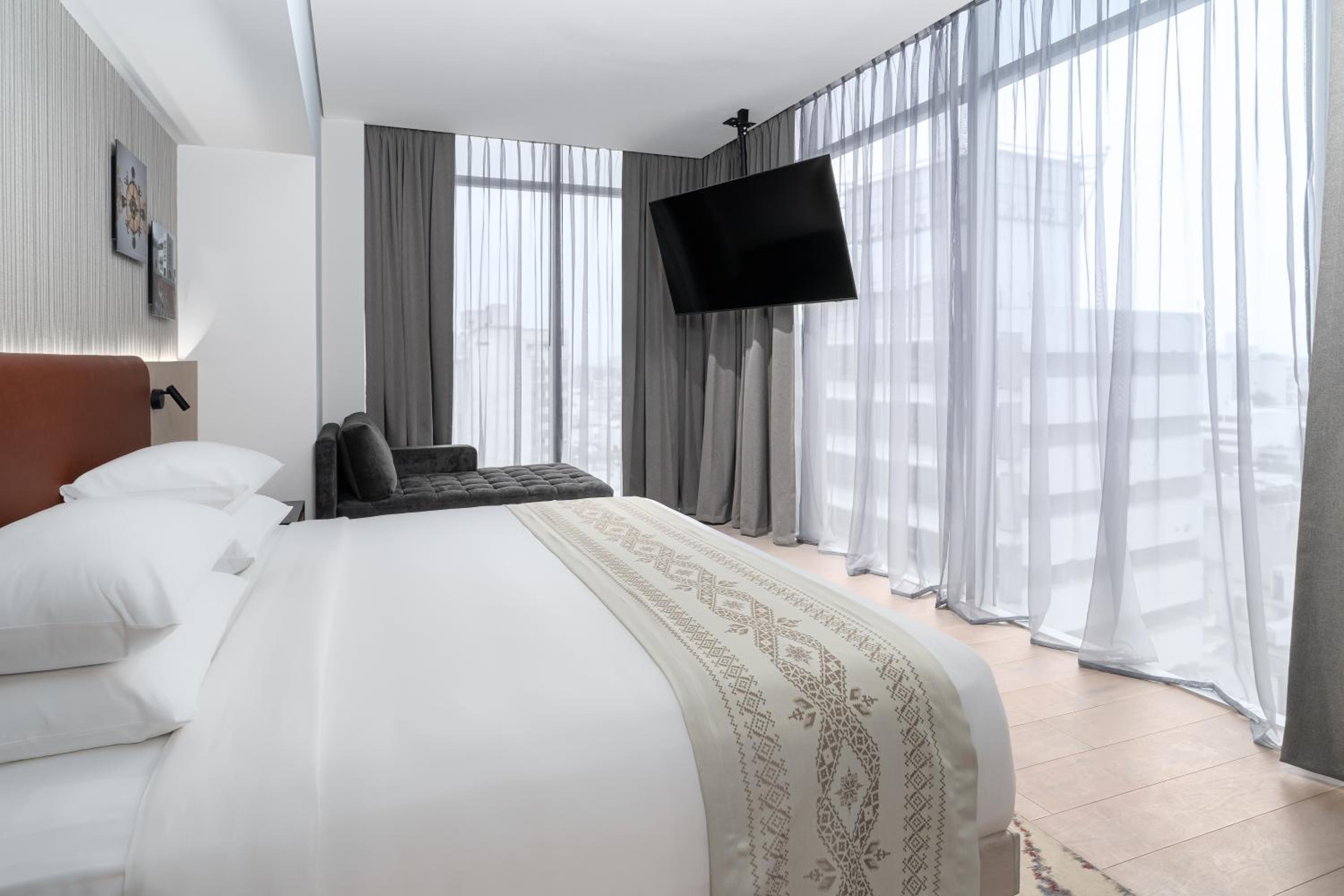 King Room - Club Access - Photo 9