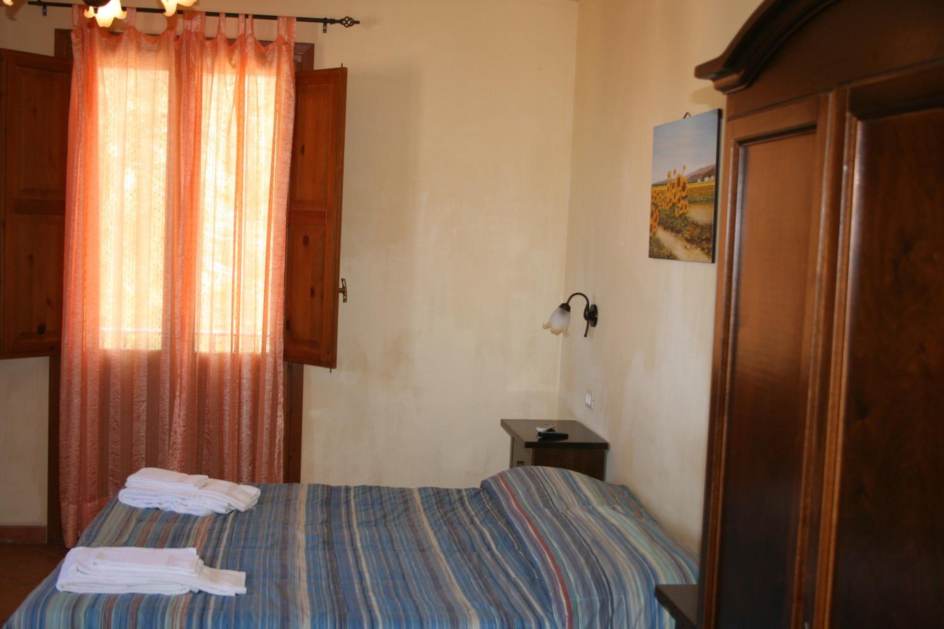 Triple Room - Photo 6