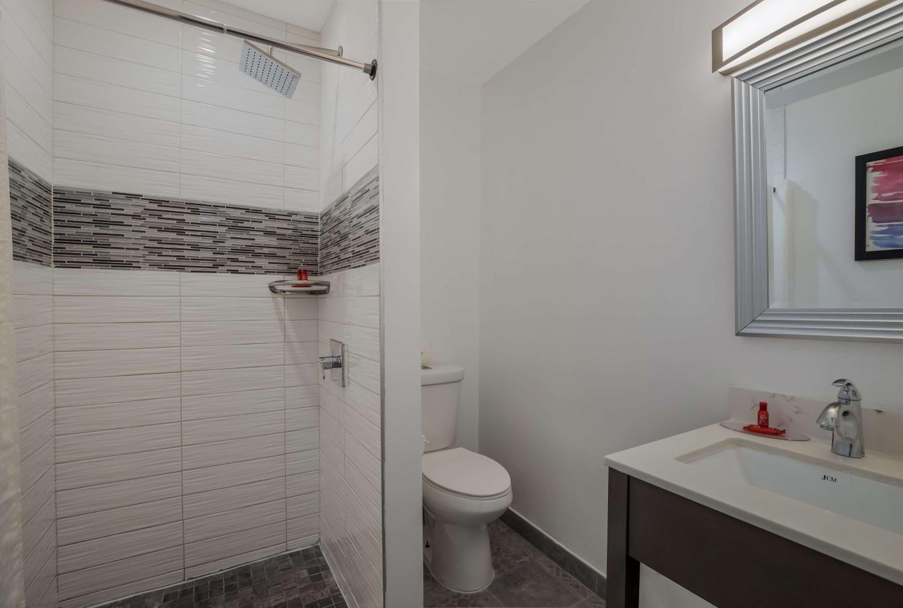 Double Room with Two Double Beds - Walk-in Shower photo 2