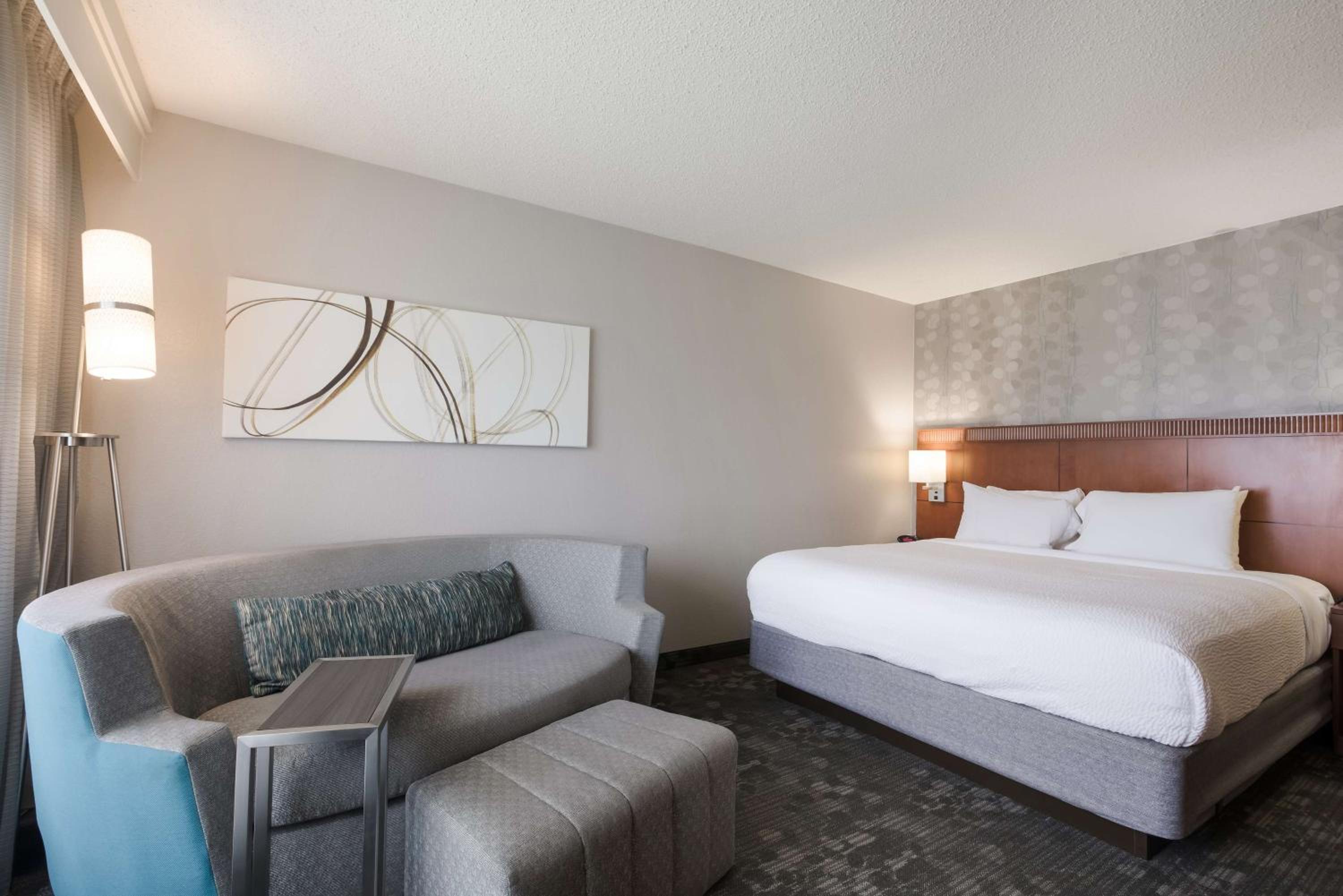 Deluxe King Room - Photo 1