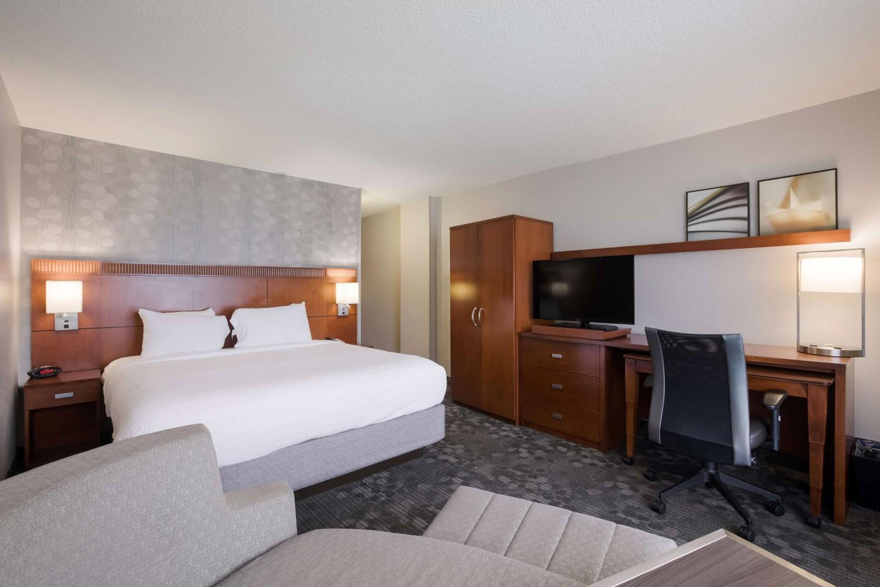 Deluxe King Room - Photo 3