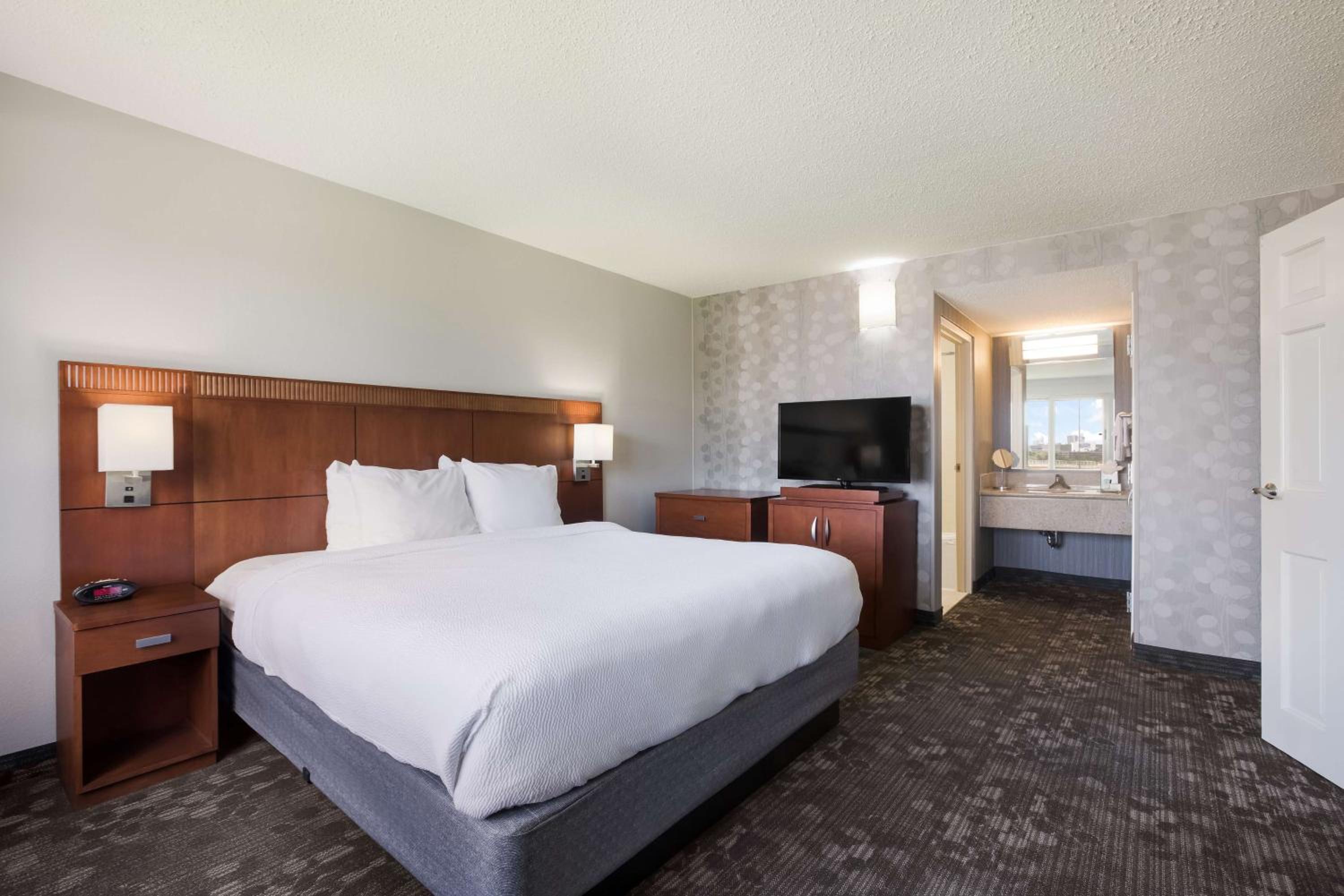 Suite - Photo 2