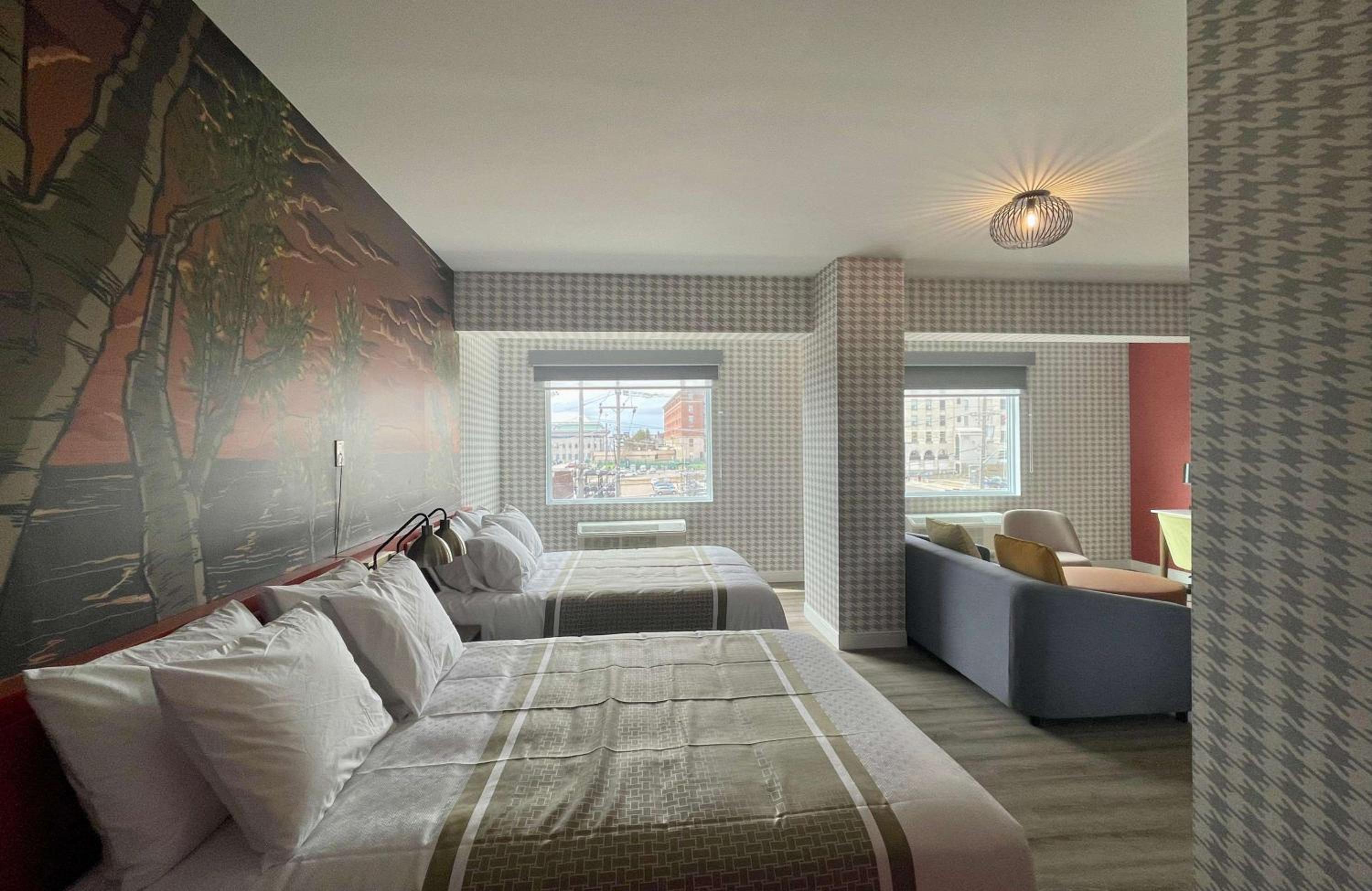 Queen Suite with Two Queen Beds - Photo 4