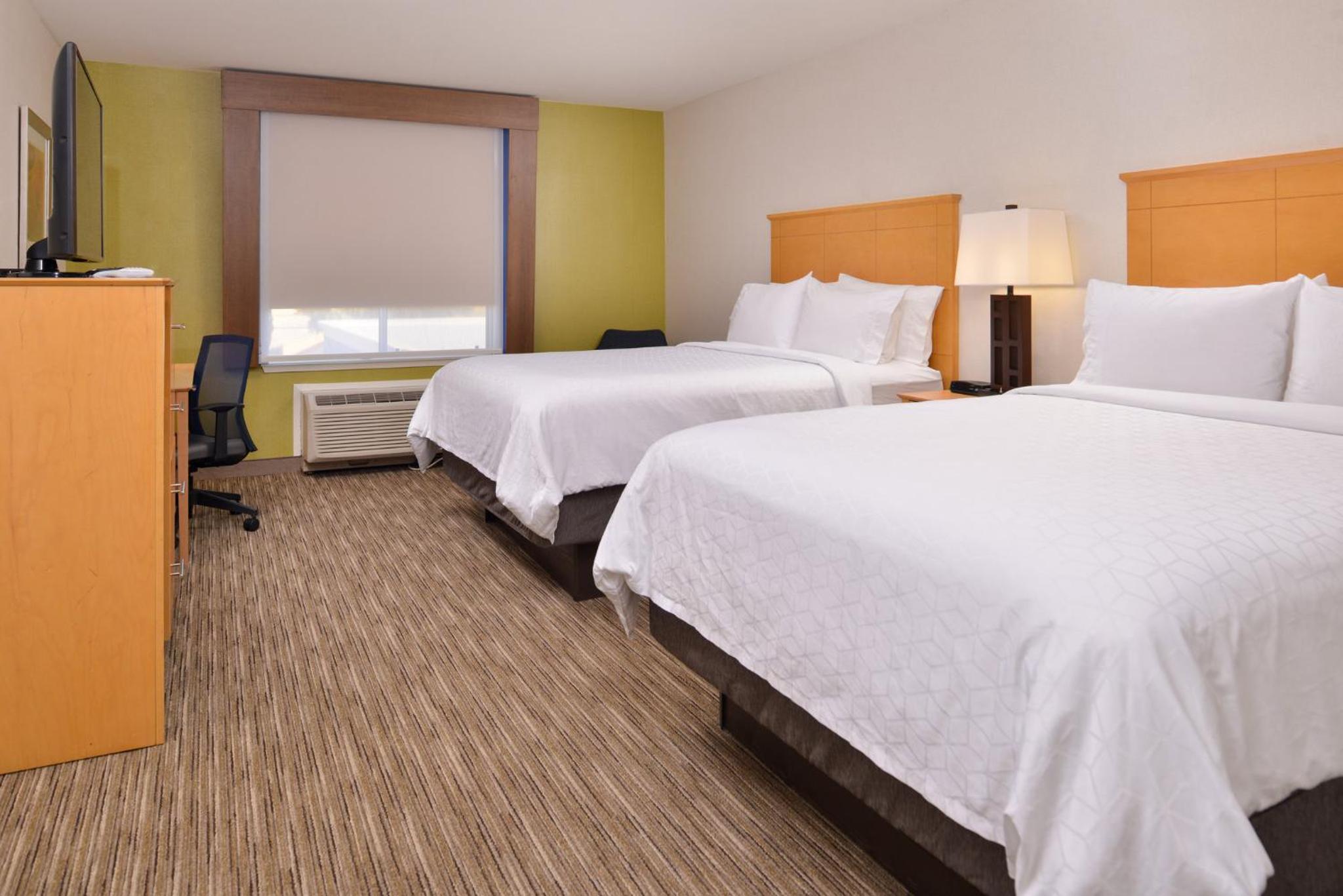 Standard Room with Two Queen Beds - Photo 1