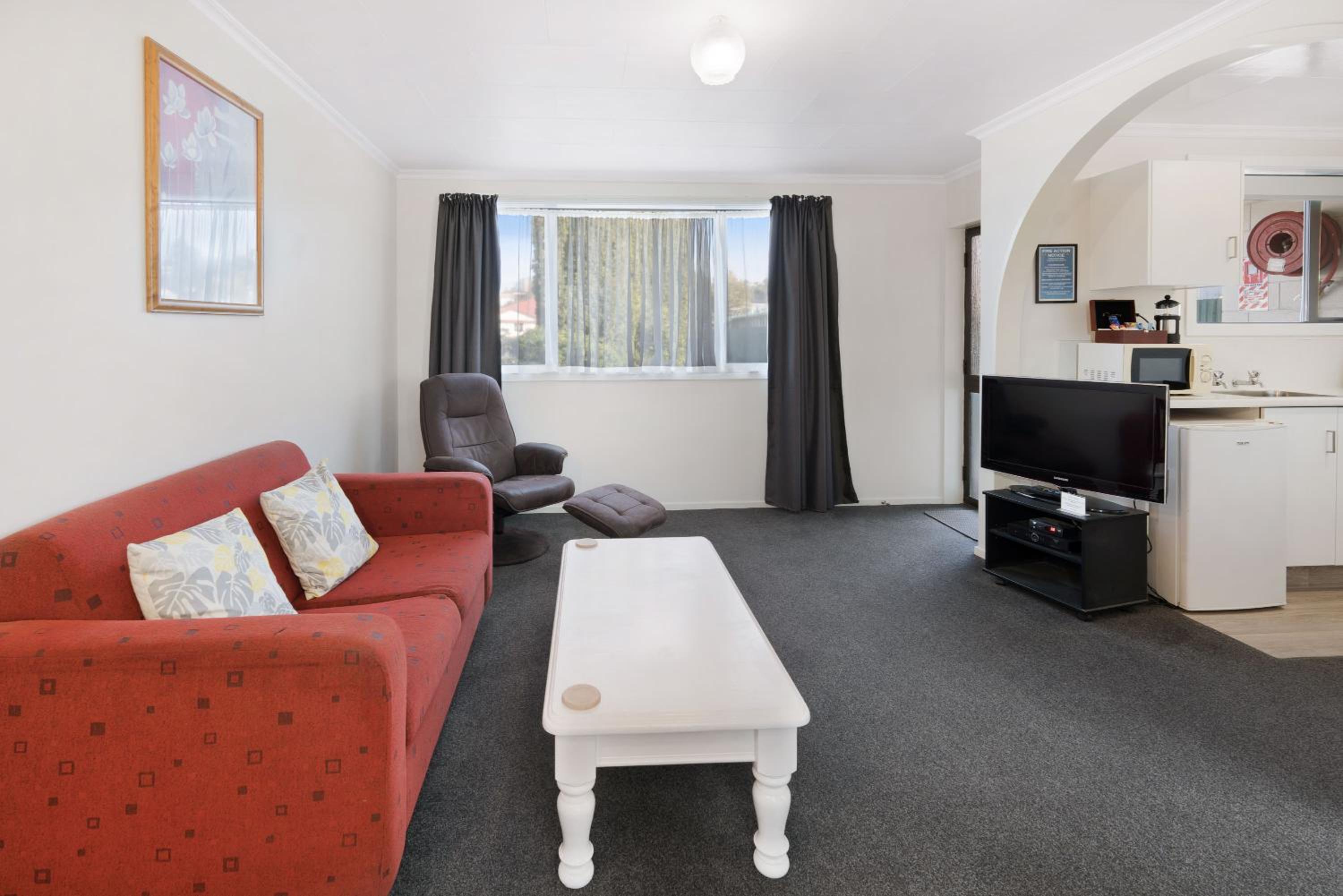 One-Bedroom Suite - Photo 2