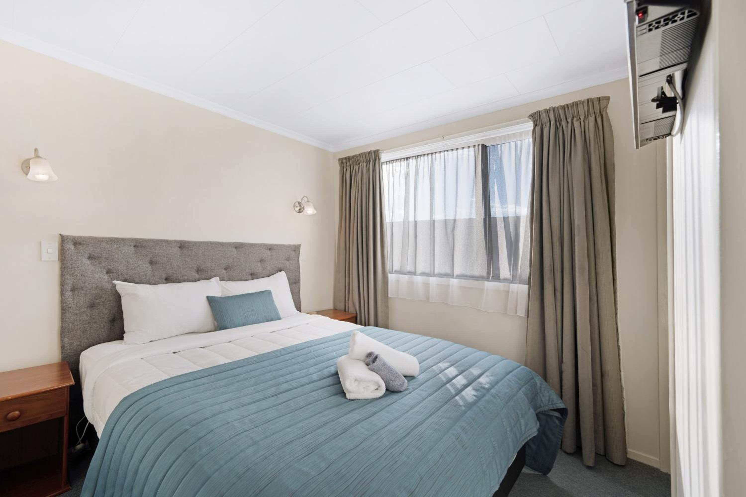 One-Bedroom Suite with Spa Bath - Photo 3