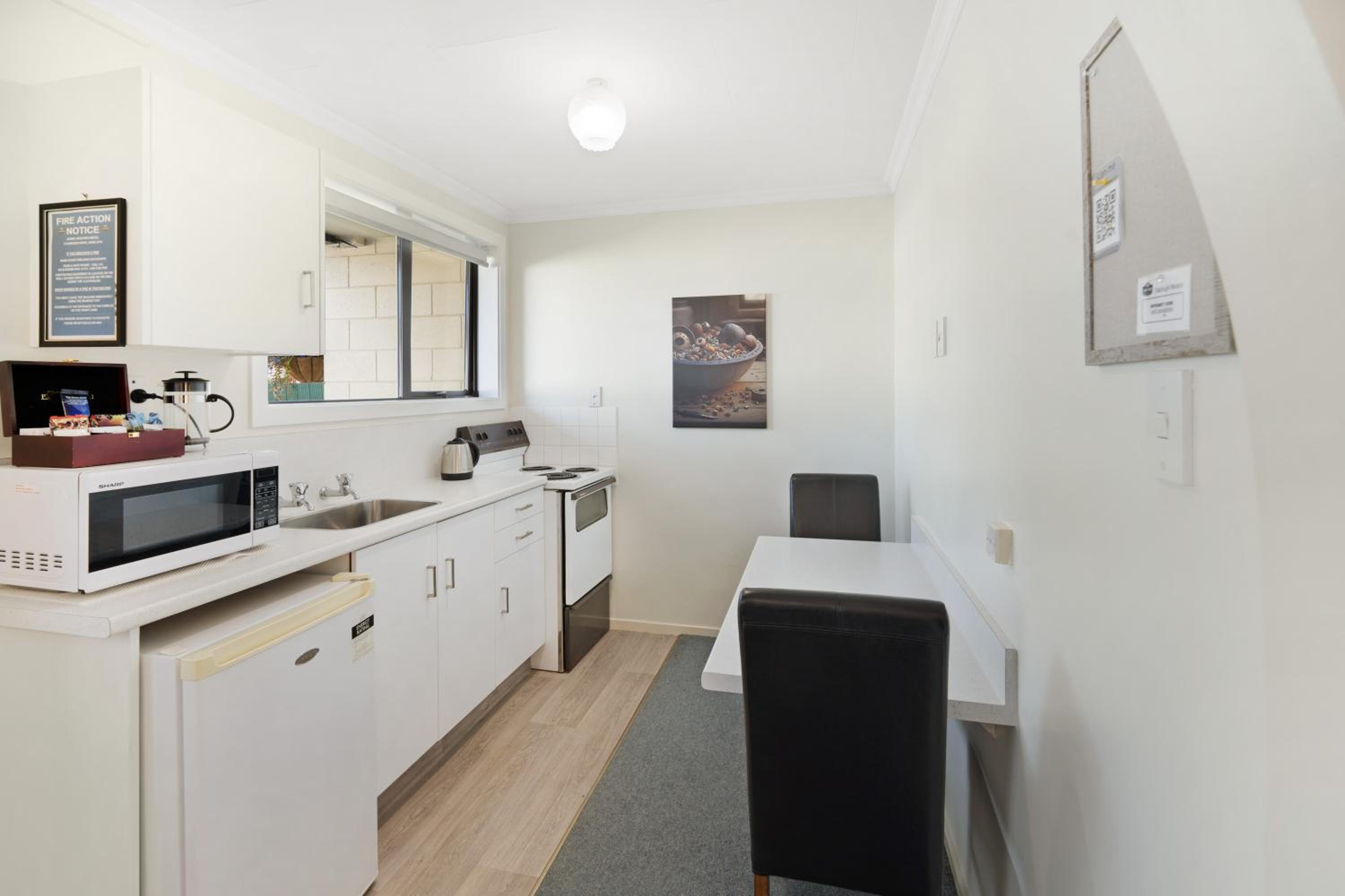 One-Bedroom Suite - Photo 7