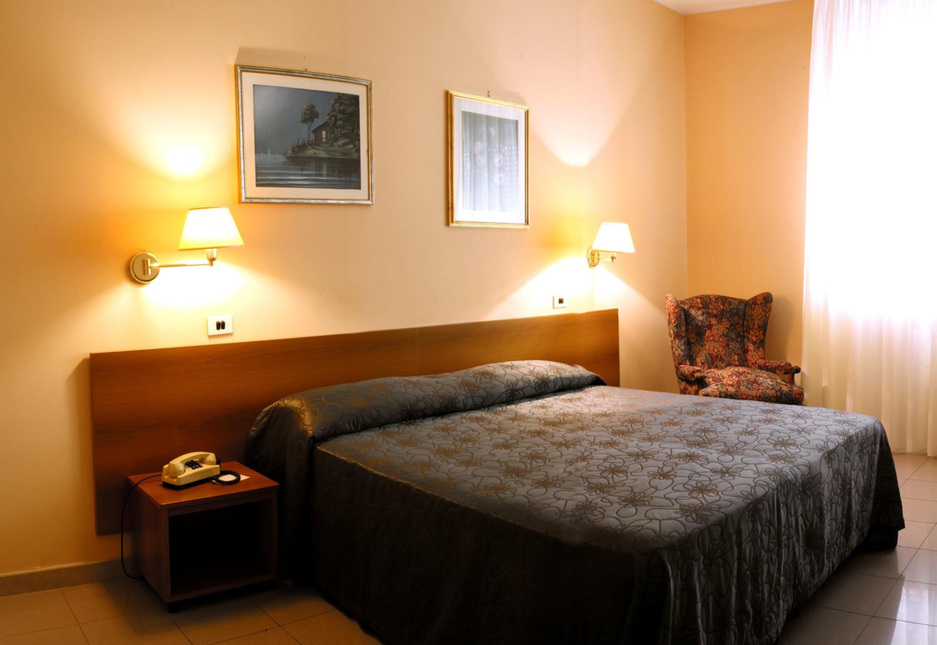 Double or Twin Room - Photo 6