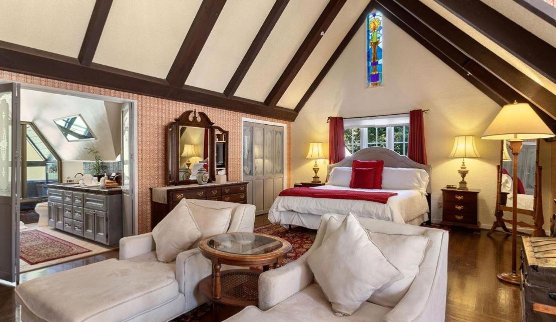 Deluxe King Room photo 2