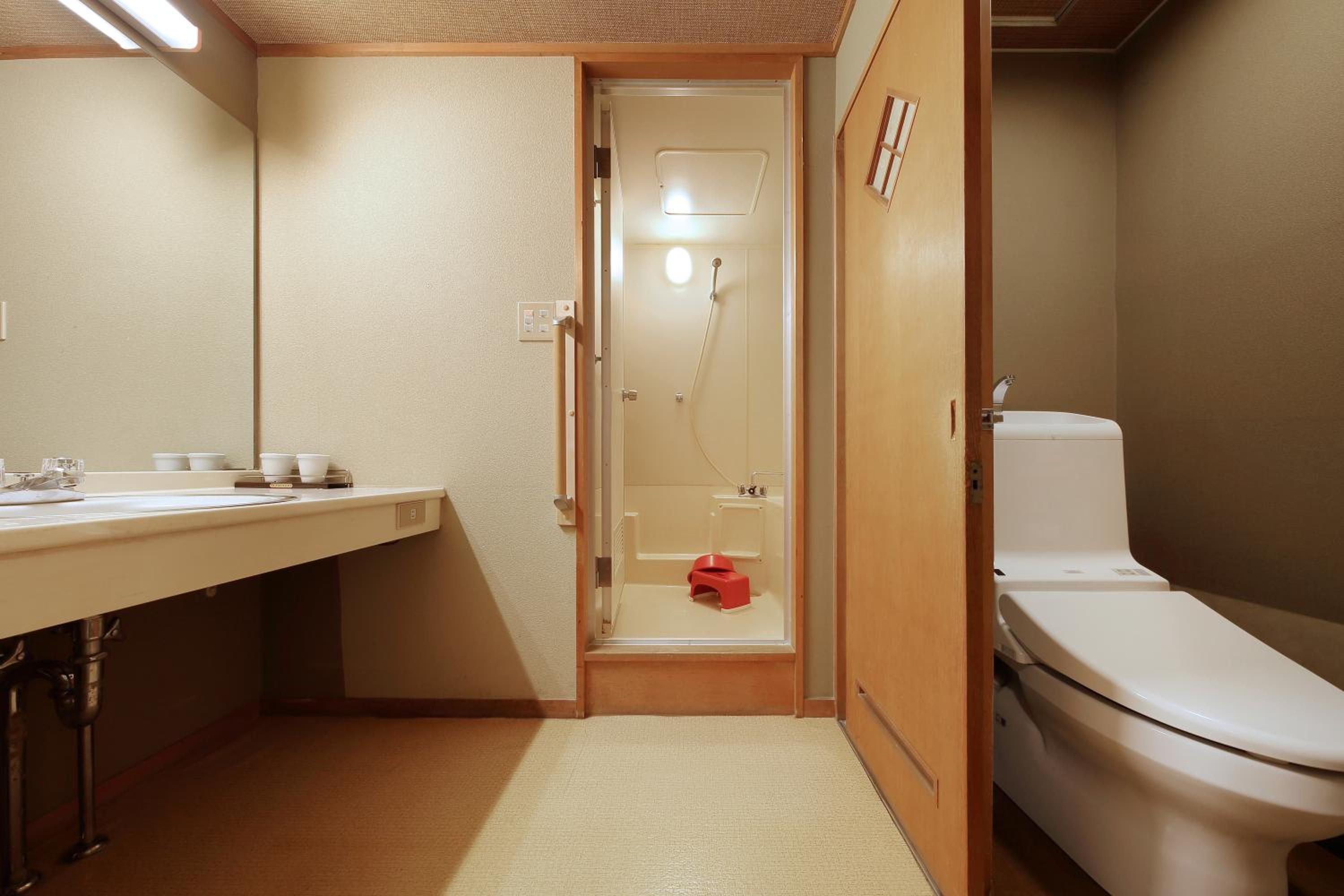 Twin Room - Disability Access photo 2