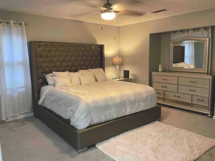Three-Bedroom House photo 1