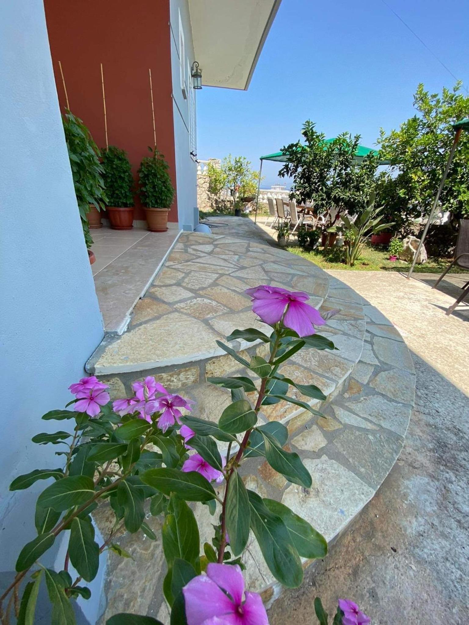 Triple Room with Garden View photo 2