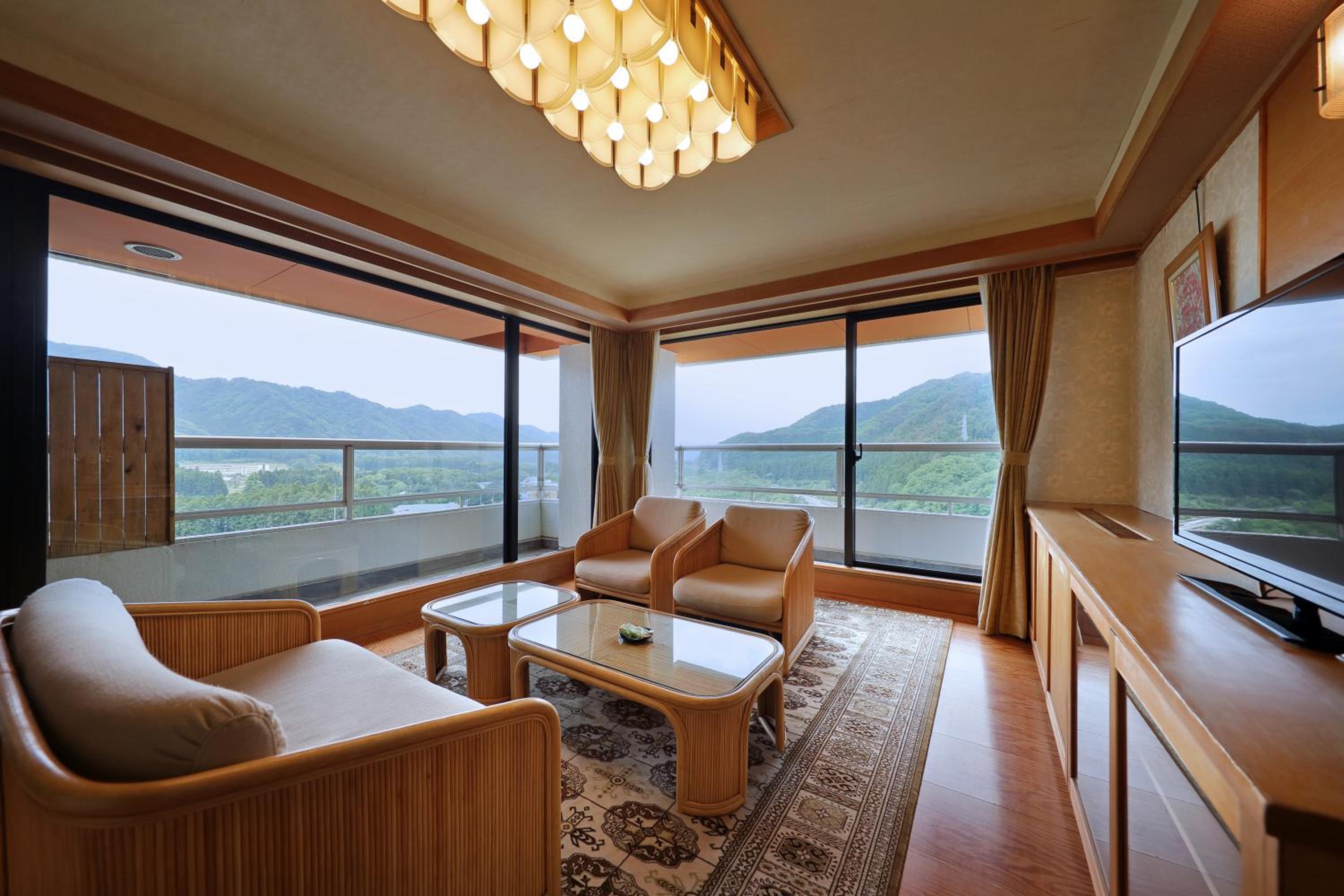 Quadruple Room with Mountain View photo 2