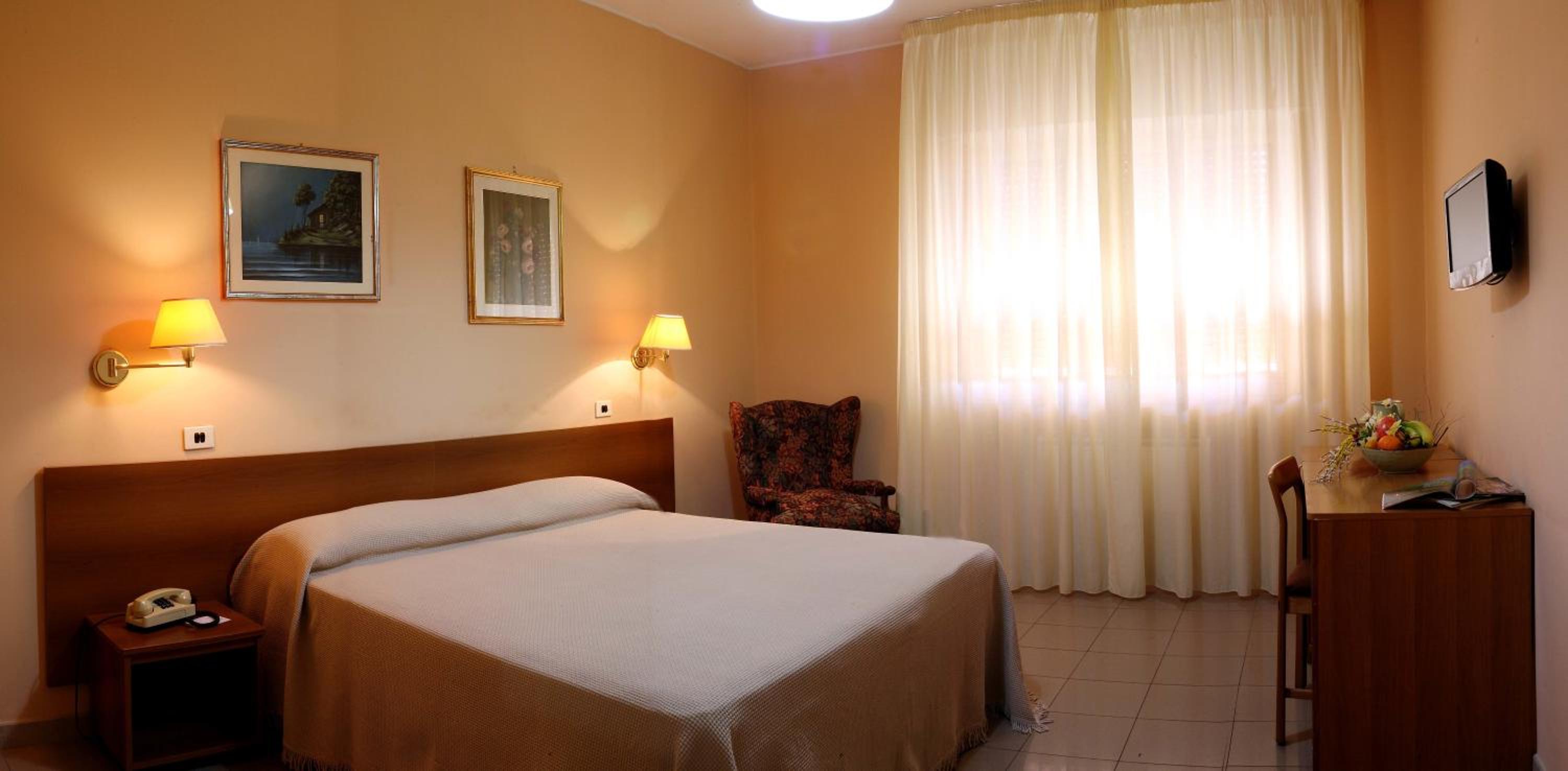 Double or Twin Room - Photo 7