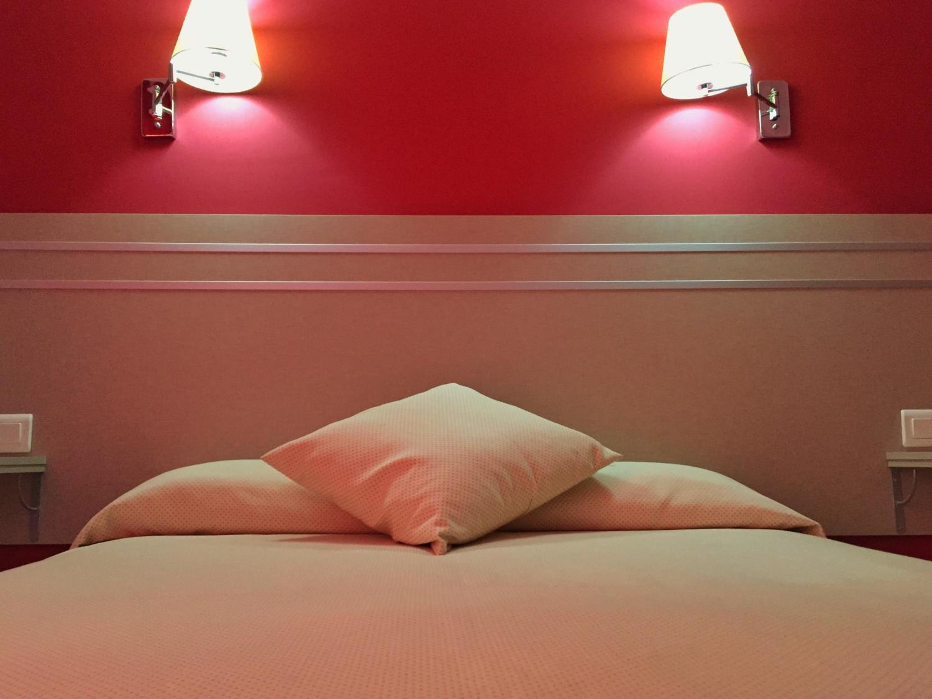 Twin Room - Photo 2