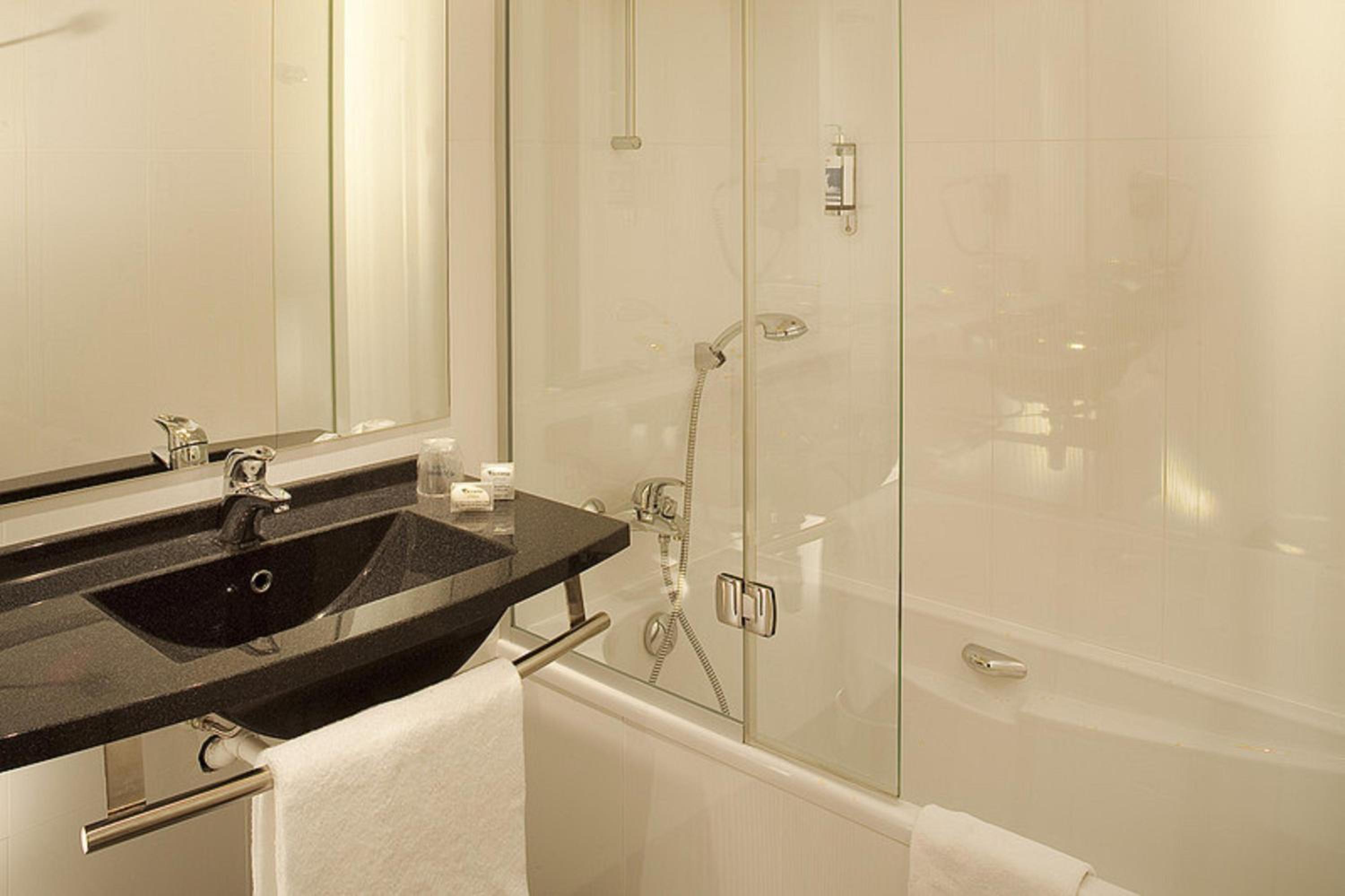 Suite - Photo 2