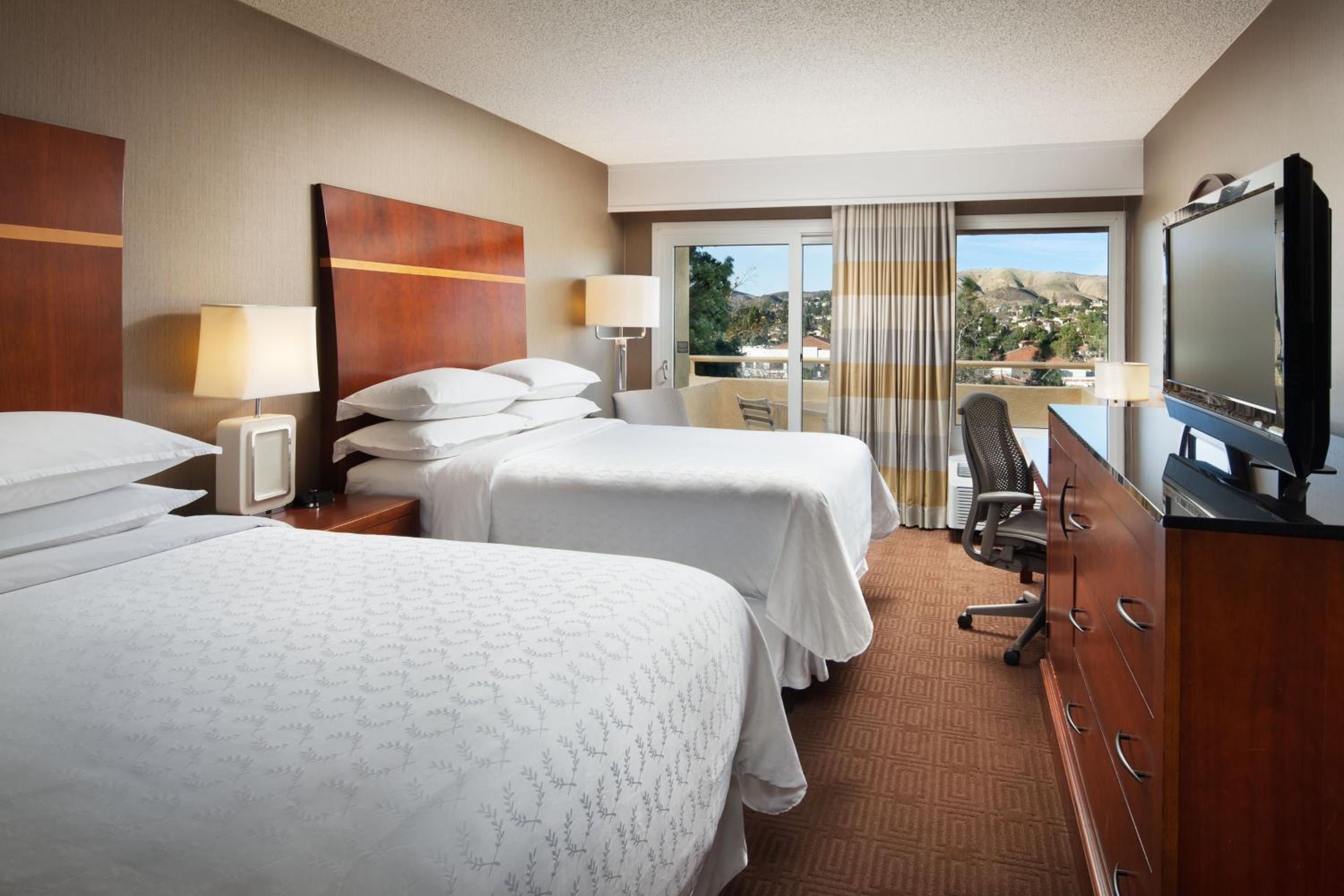Club lounge access, Guest room, 2 Double, Balcony - Photo 3