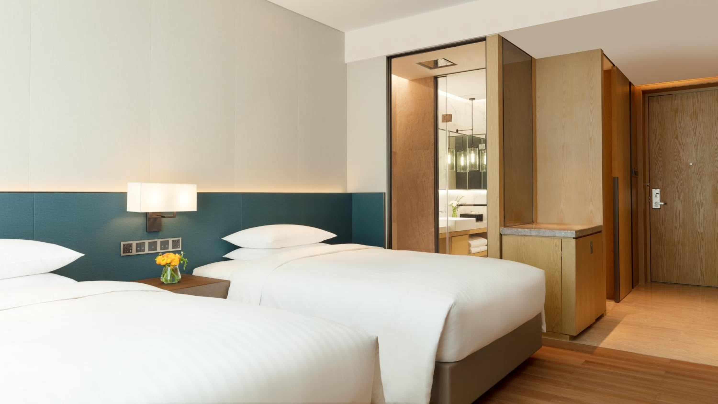 Premier, Guest room, 2 Twin/Single Bed(s), City view