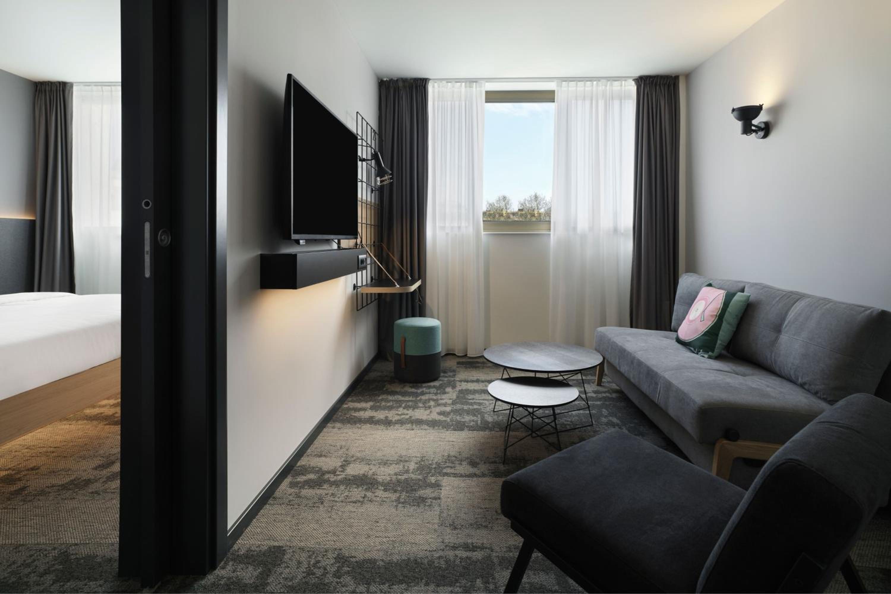 One-Bedroom Moxy Sweet Suite with City View - Photo 3