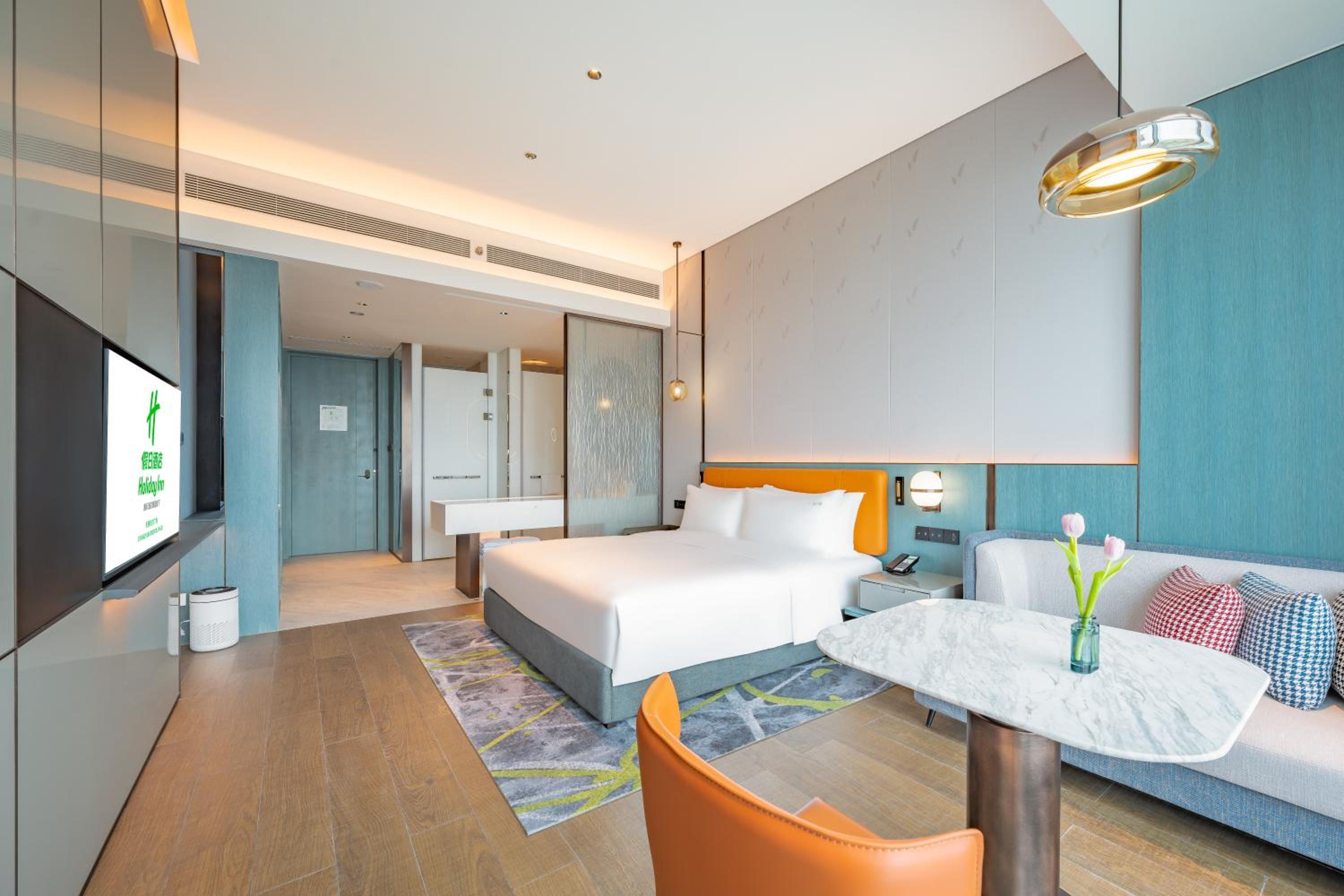 Standard King Room with City View