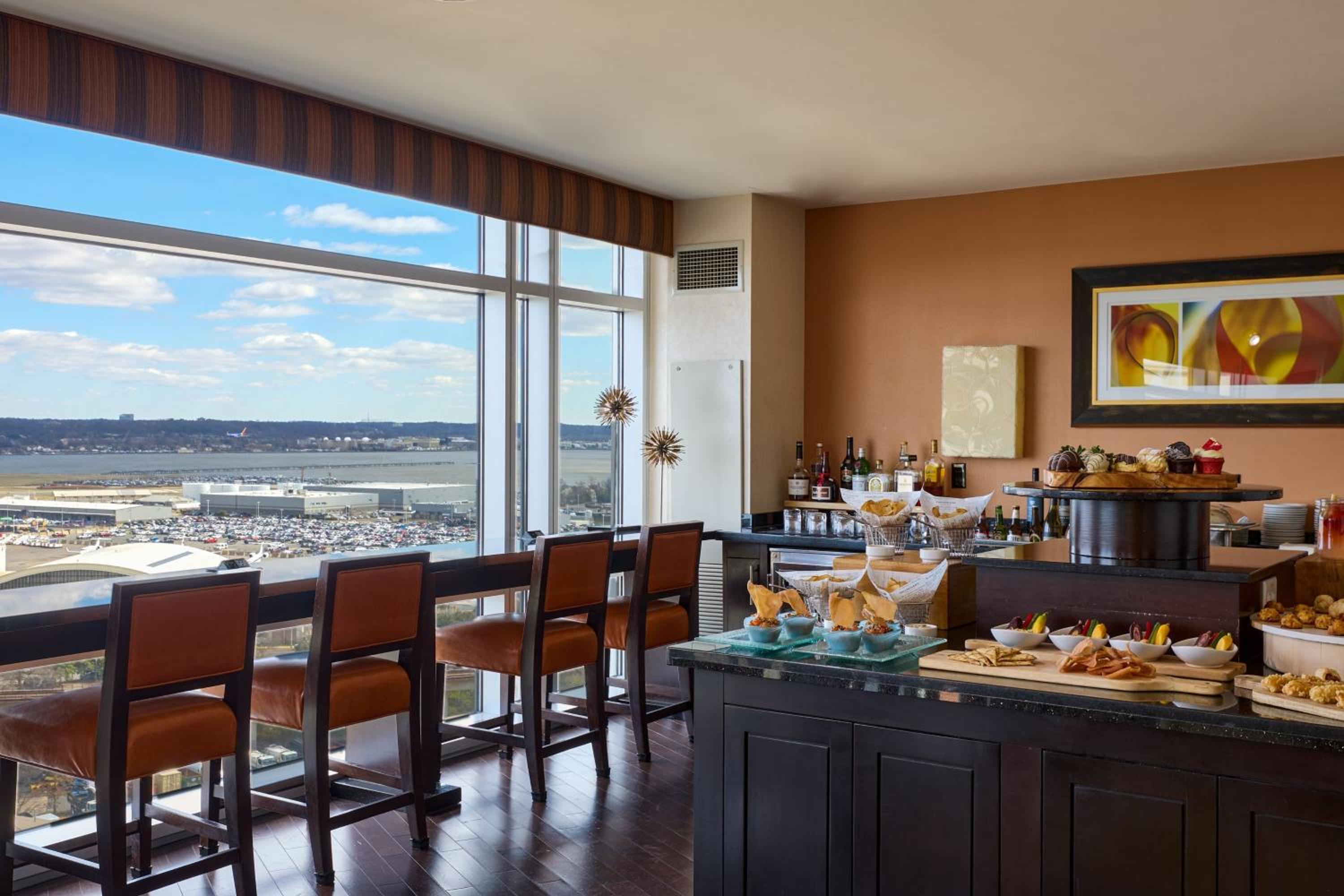King or Double Room - Club Level - Photo 5