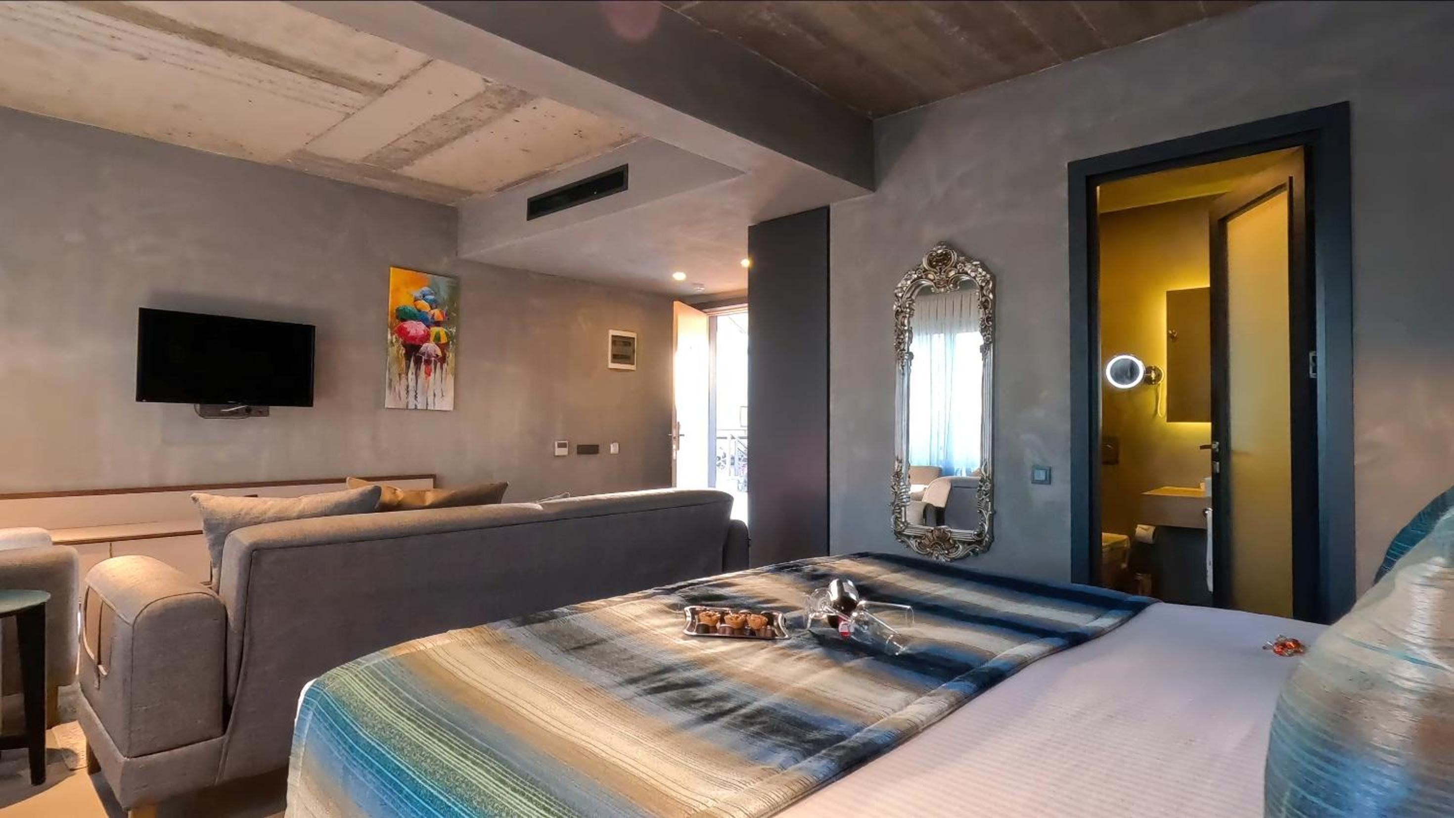 Deluxe Room with Mountain View photo 2