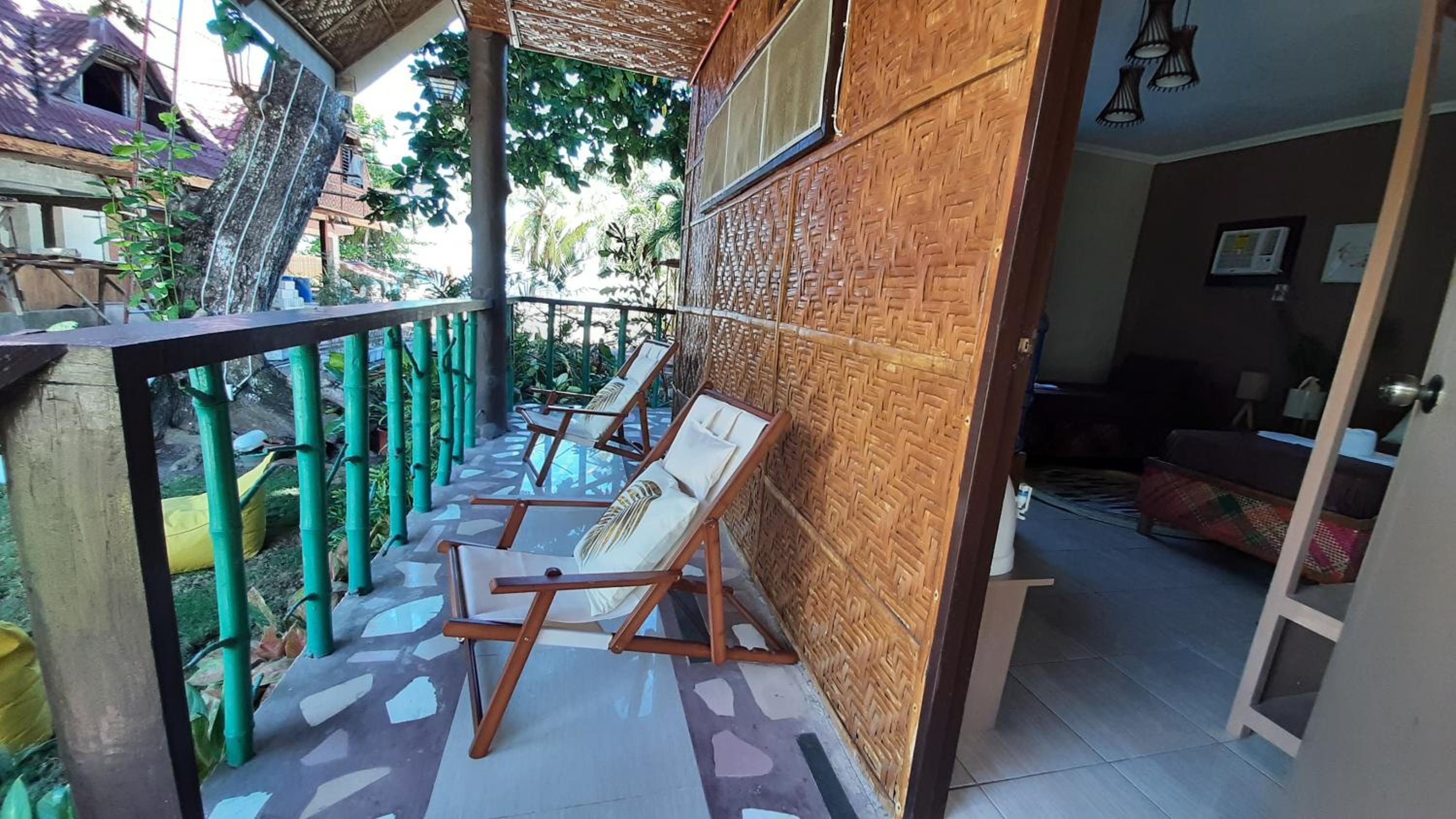 Family Room with Garden View - Photo 4