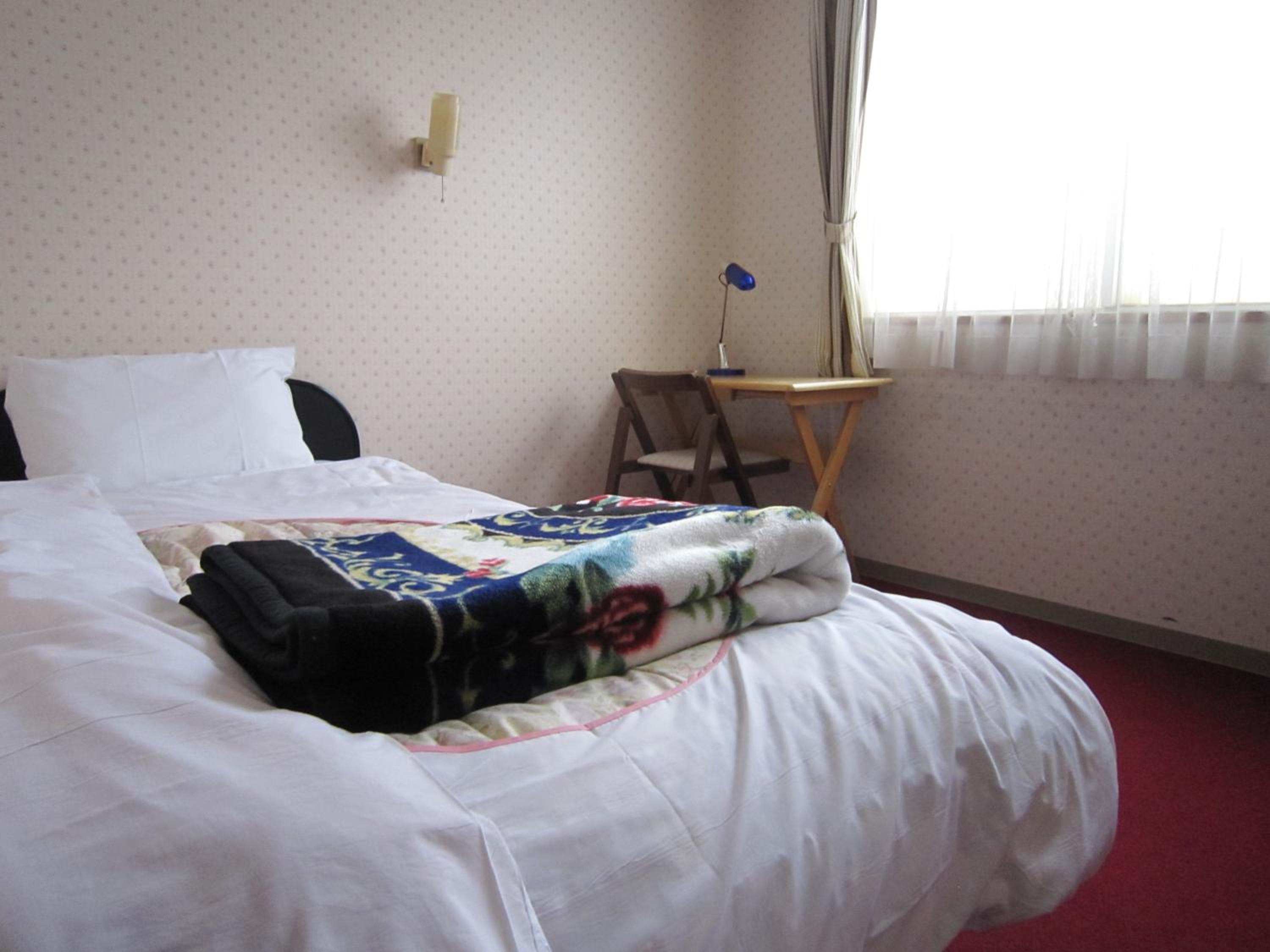 Single Room with Shared Bathroom photo 1