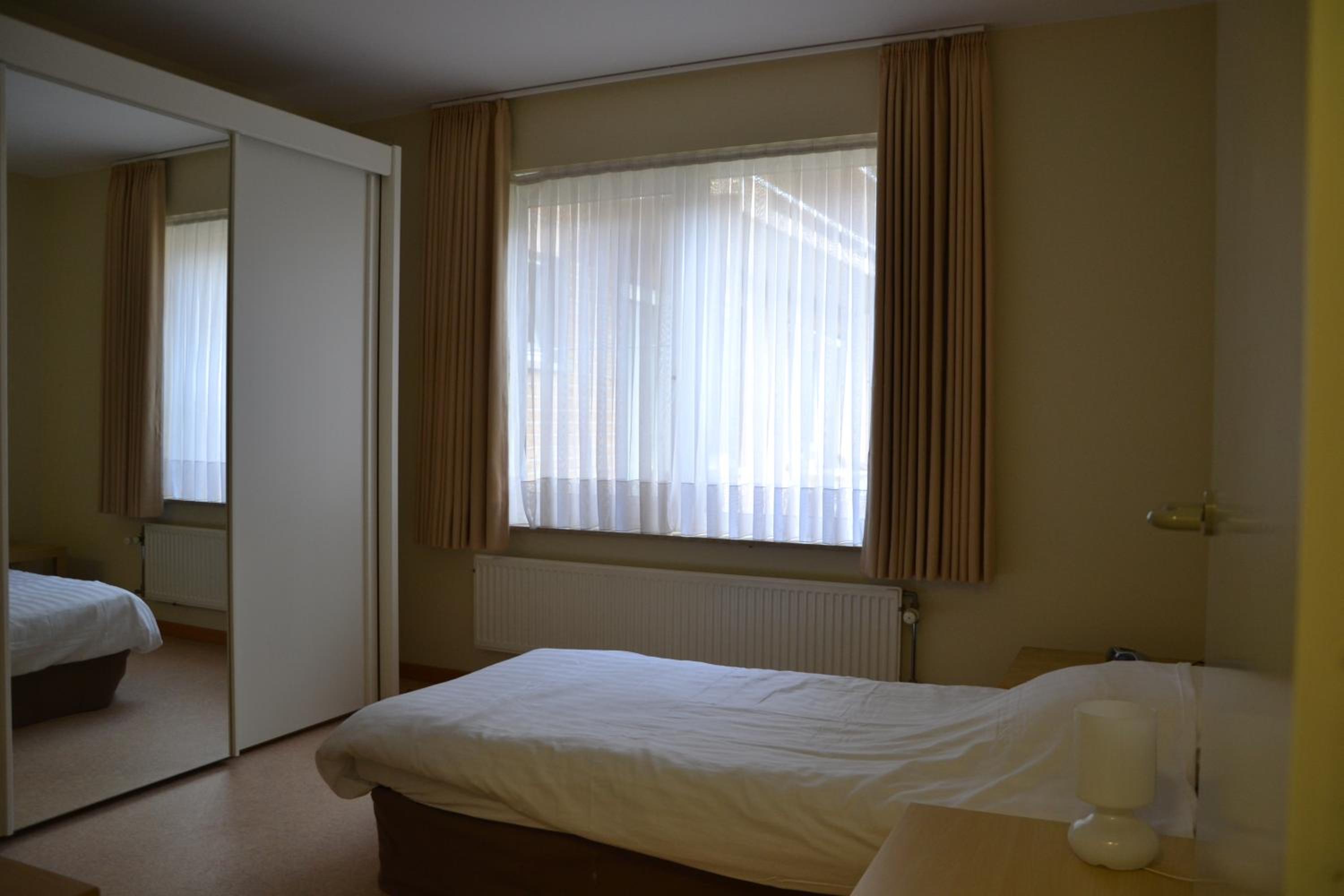 1 bedroom flat photo 3
