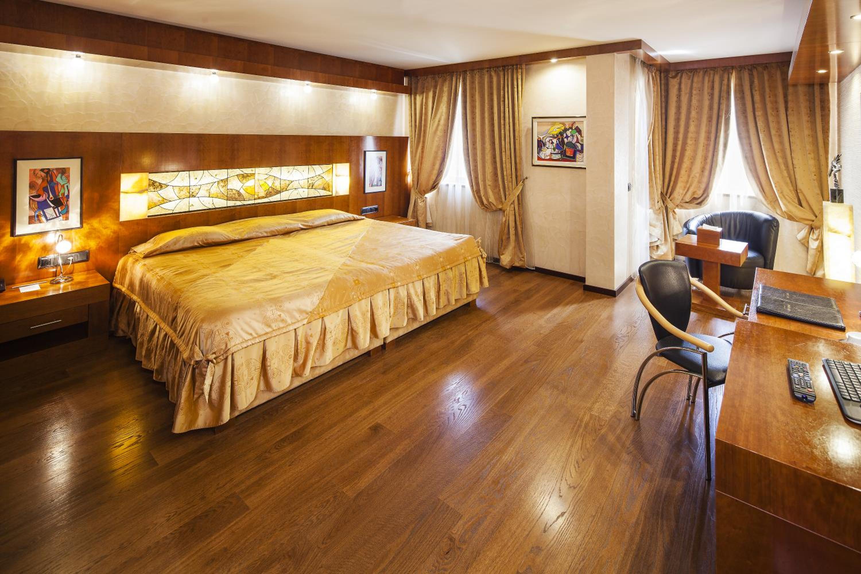 Double or Twin Room - Photo 6