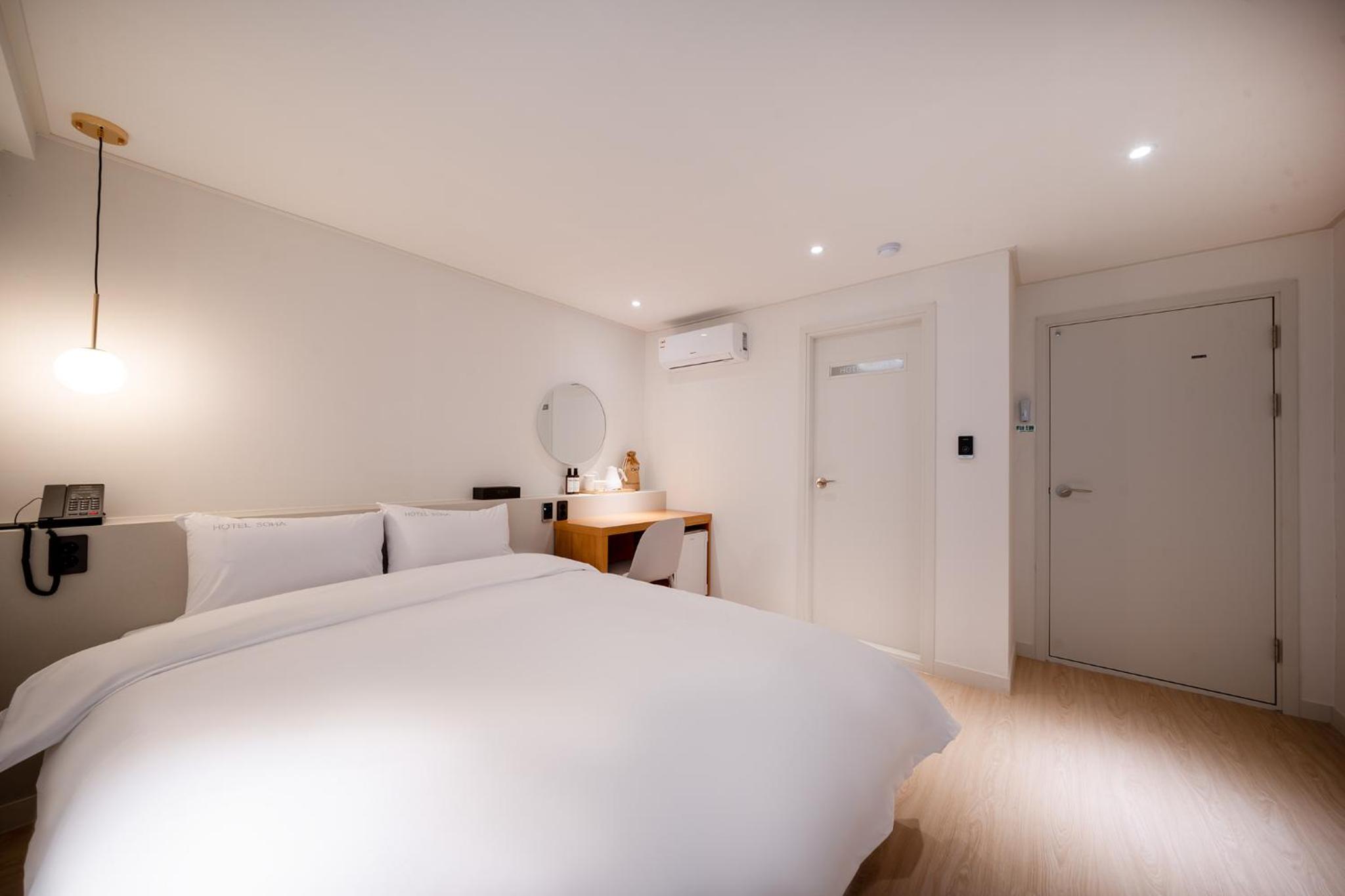 Economy Double Room - Photo 4