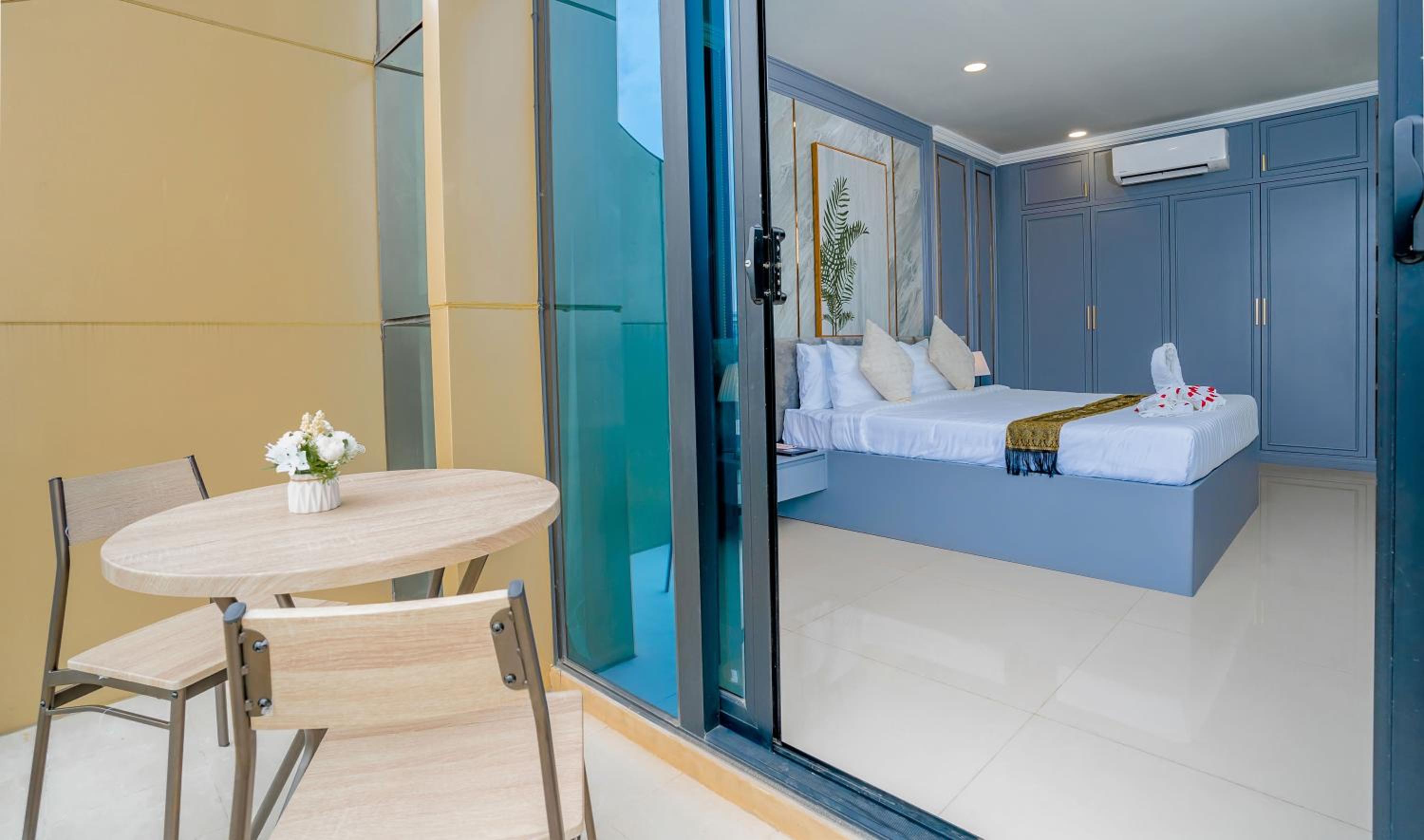 Deluxe King Room - Photo 3