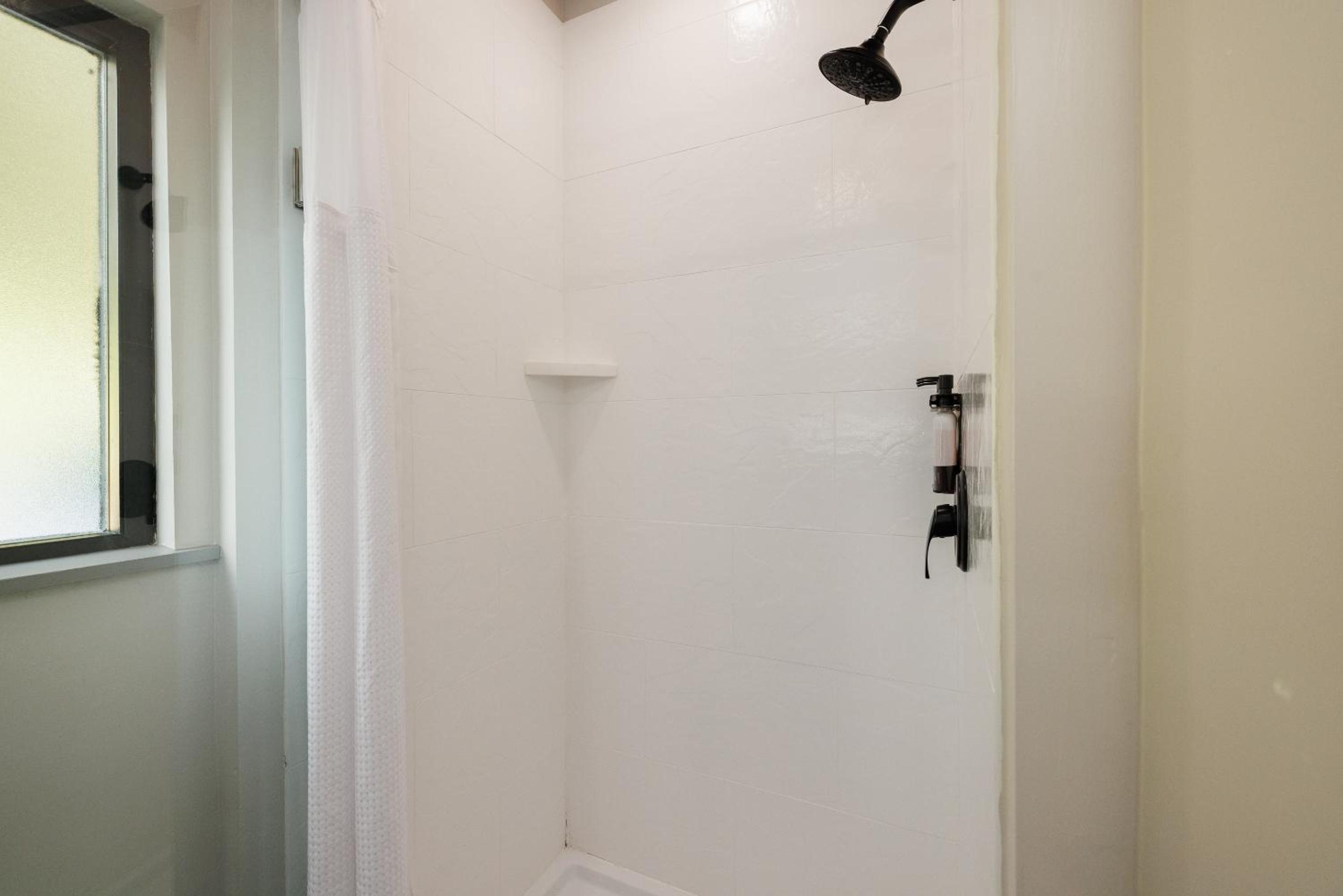 King Room - Disability Access/Non-Smoking photo 2
