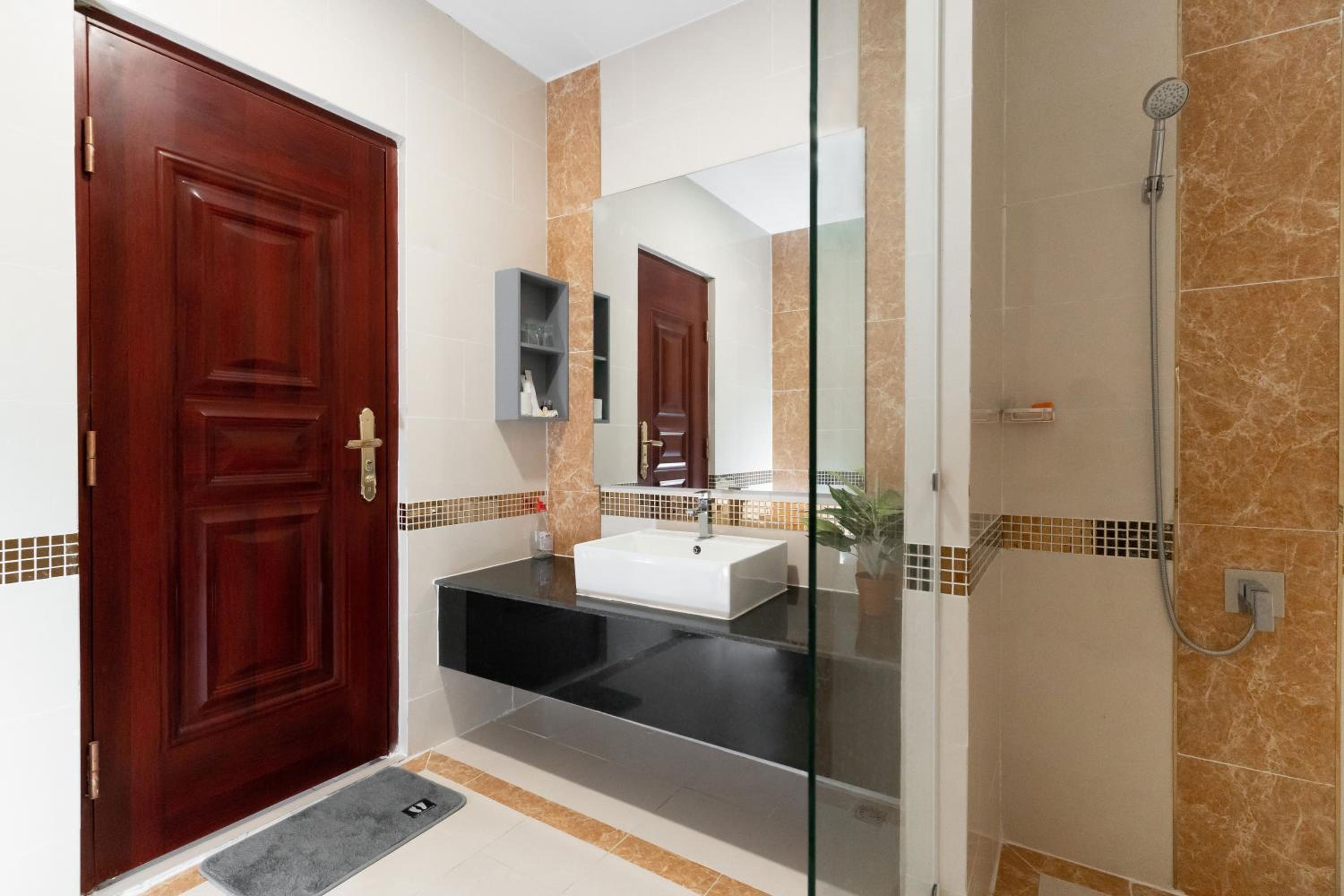 Deluxe King Room - Photo 4