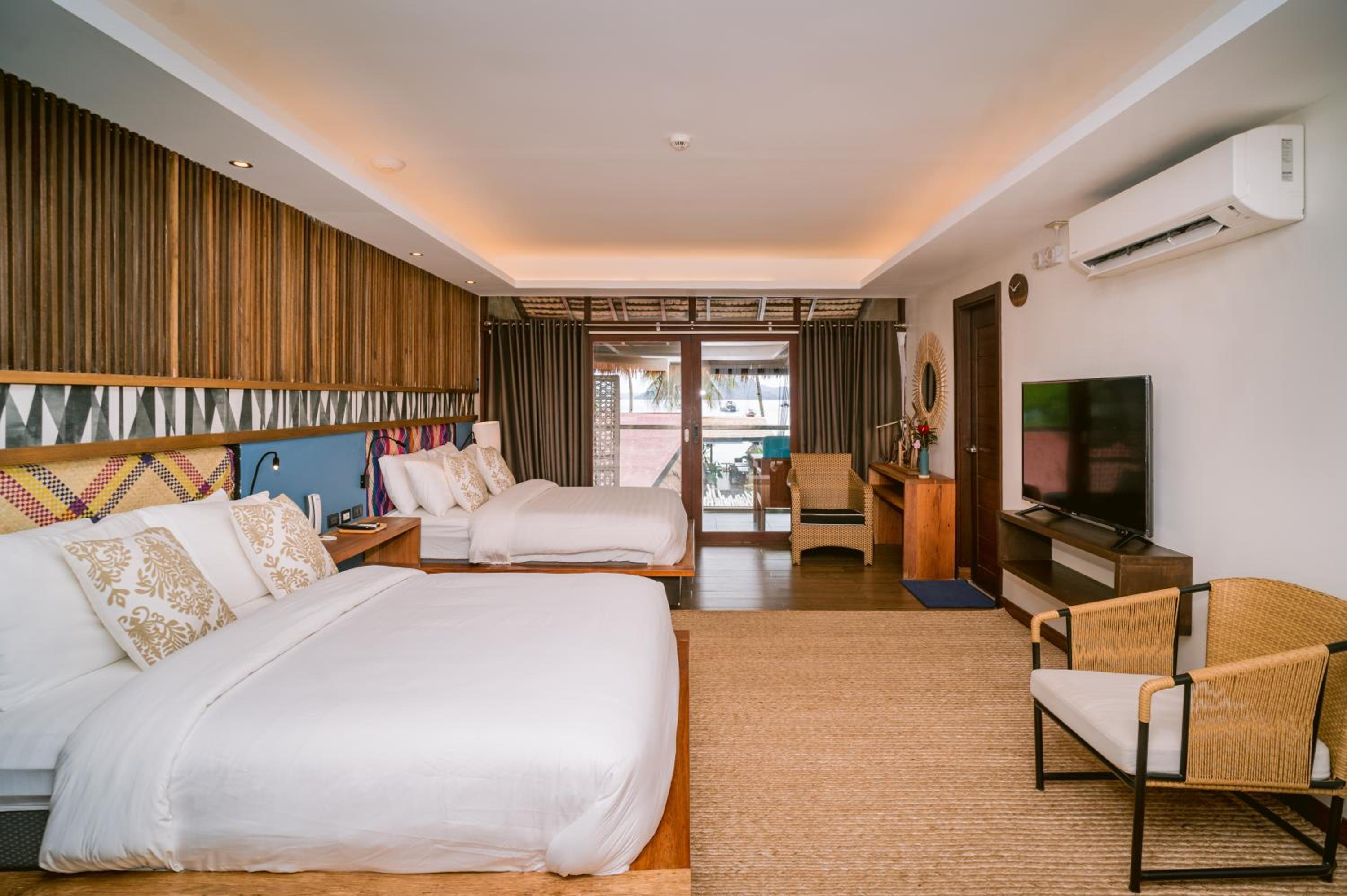 Family Room with Balcony photo 1