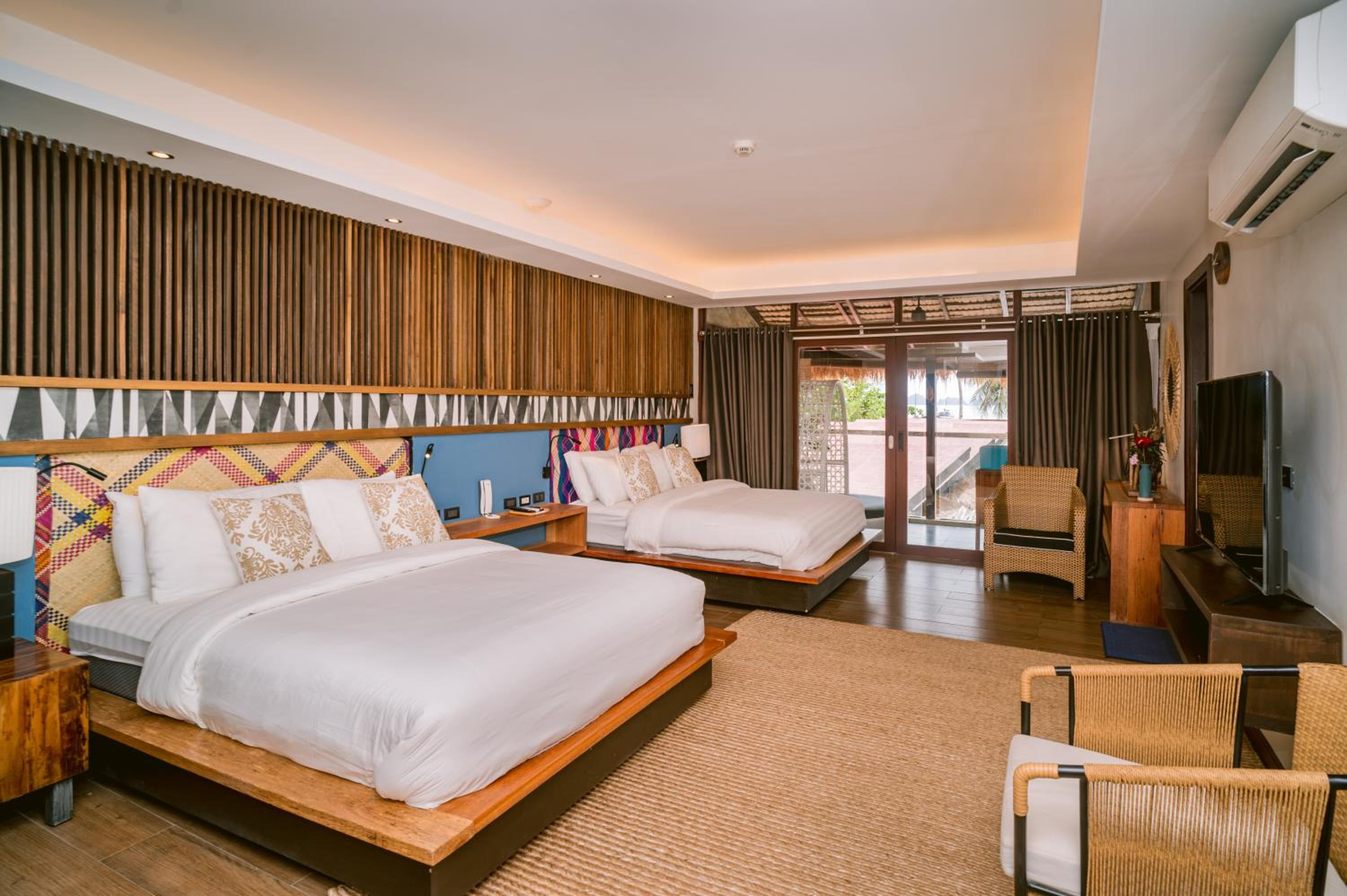 Family Room with Balcony photo 3