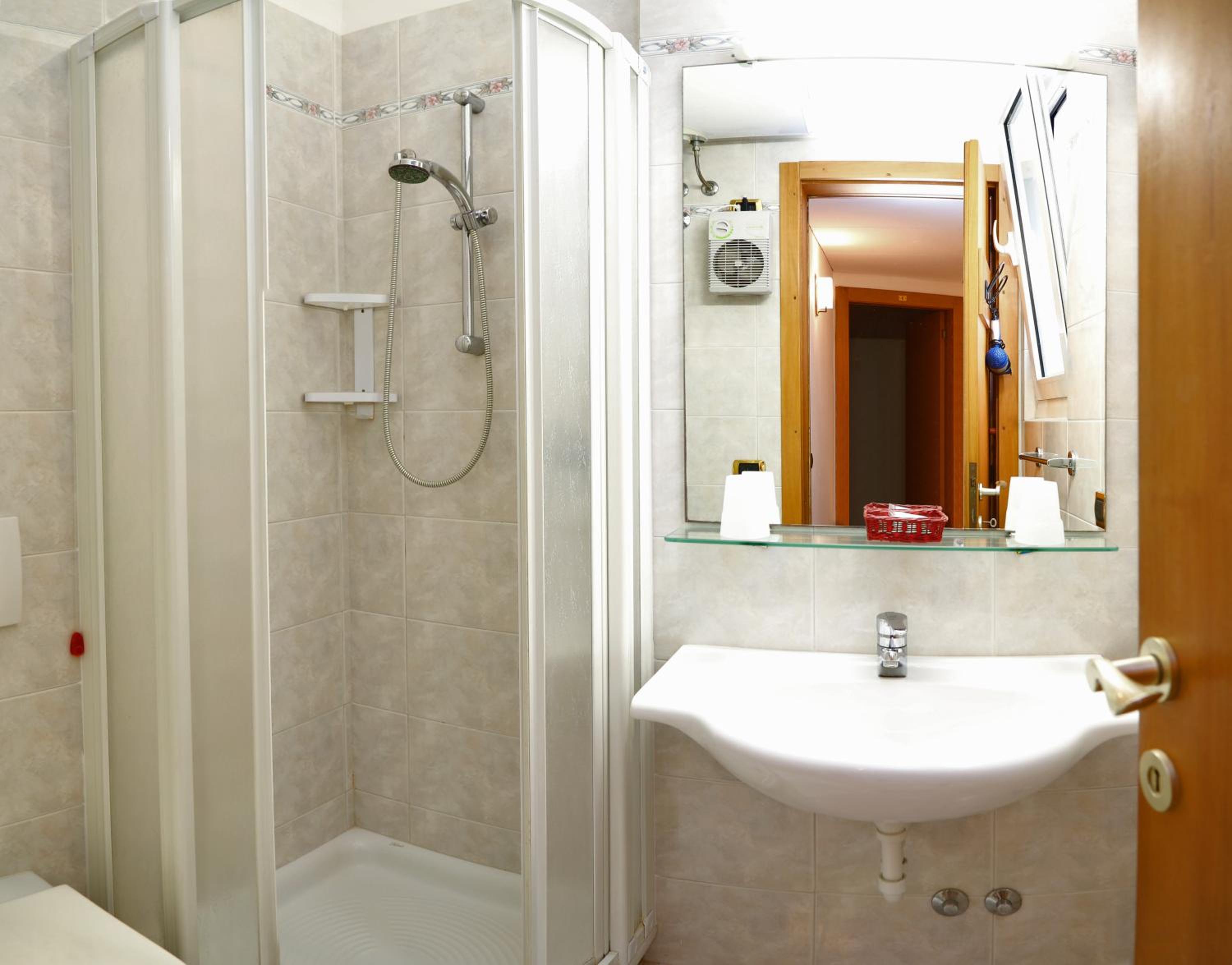 Three-Bedroom Apartment with Balcony photo 2