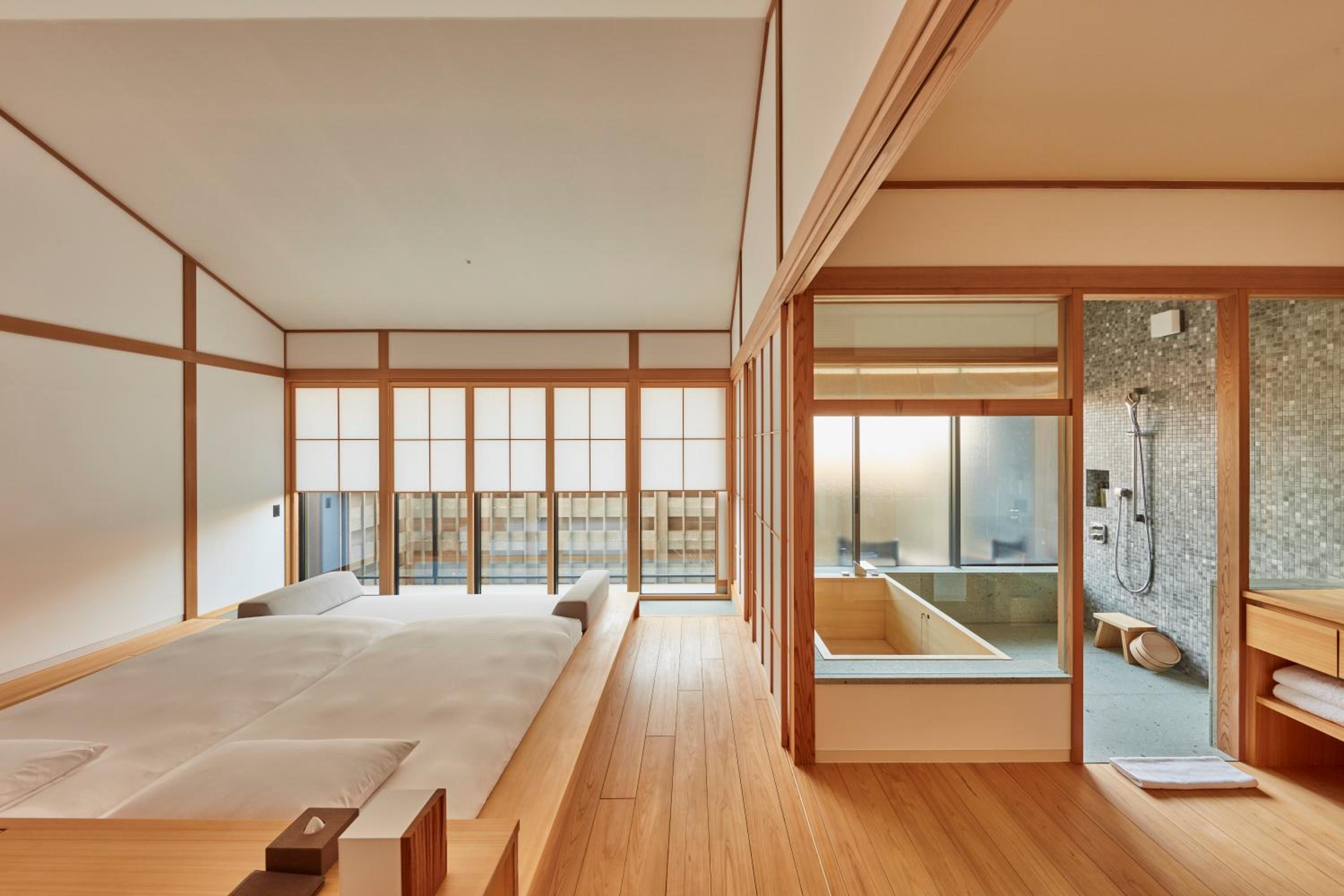 Twin Room with Balcony - Photo 10