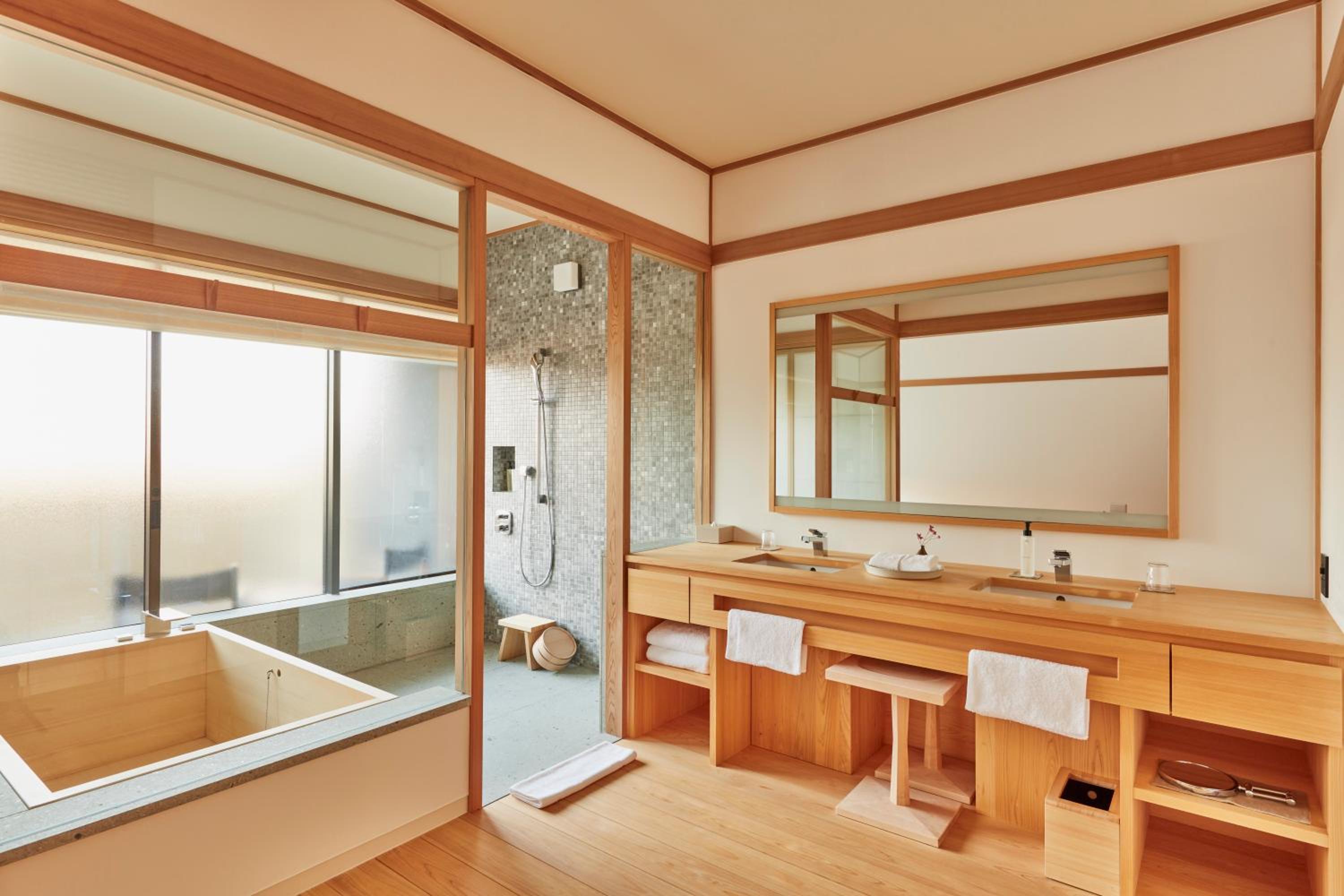 Twin Room with Balcony - Photo 2