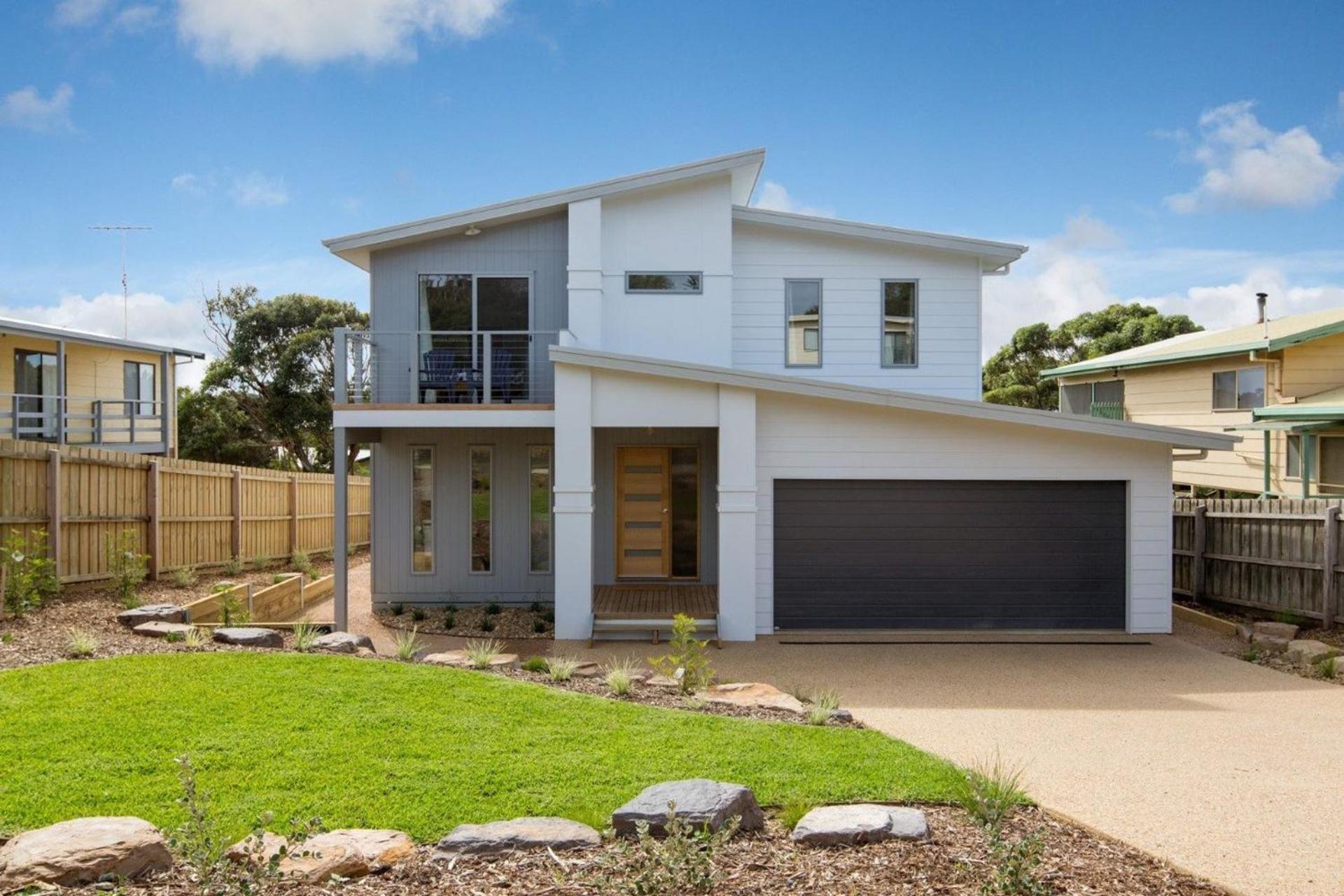 Five-Bedroom House photo 2