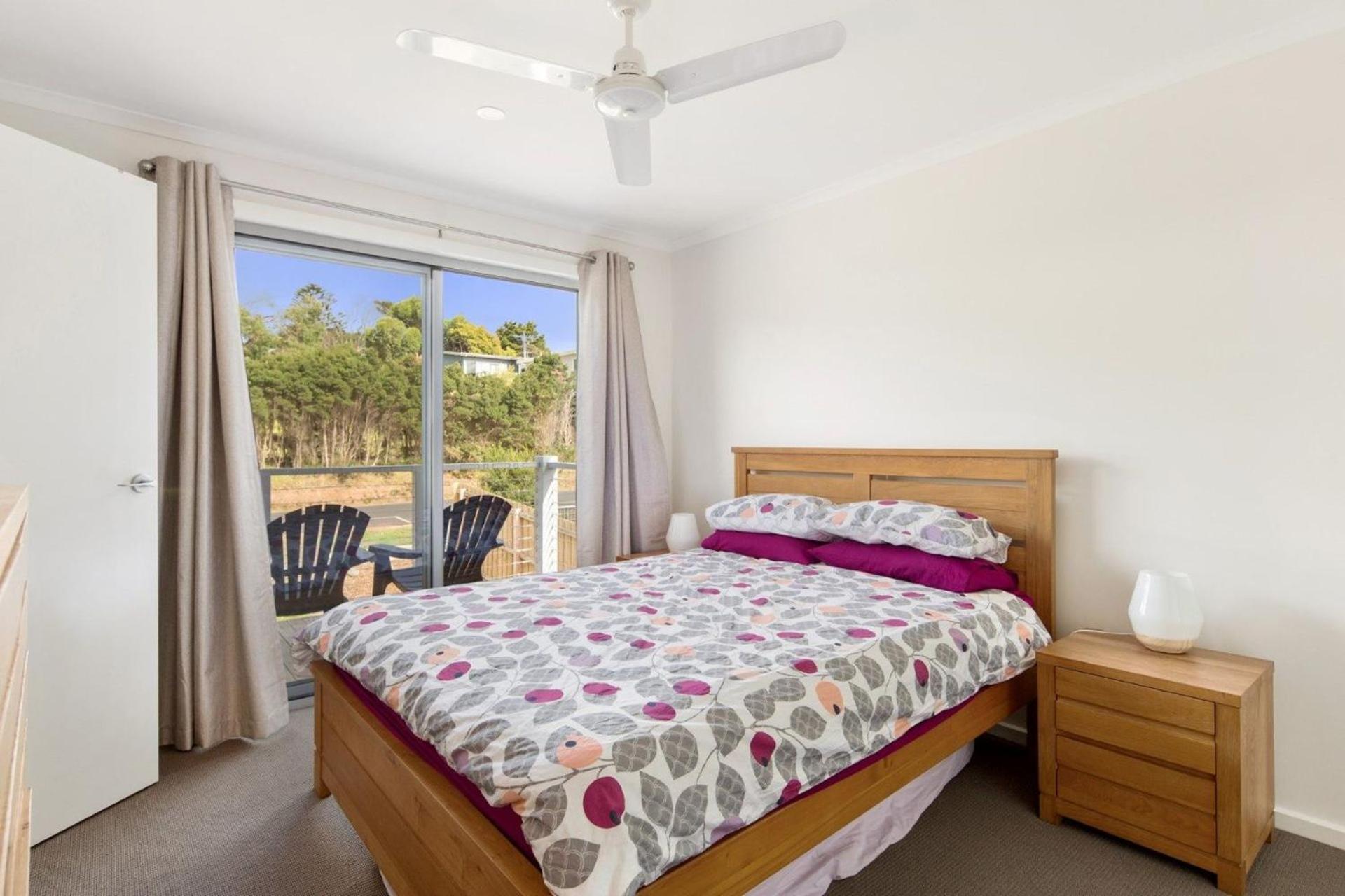 Five-Bedroom House photo 1