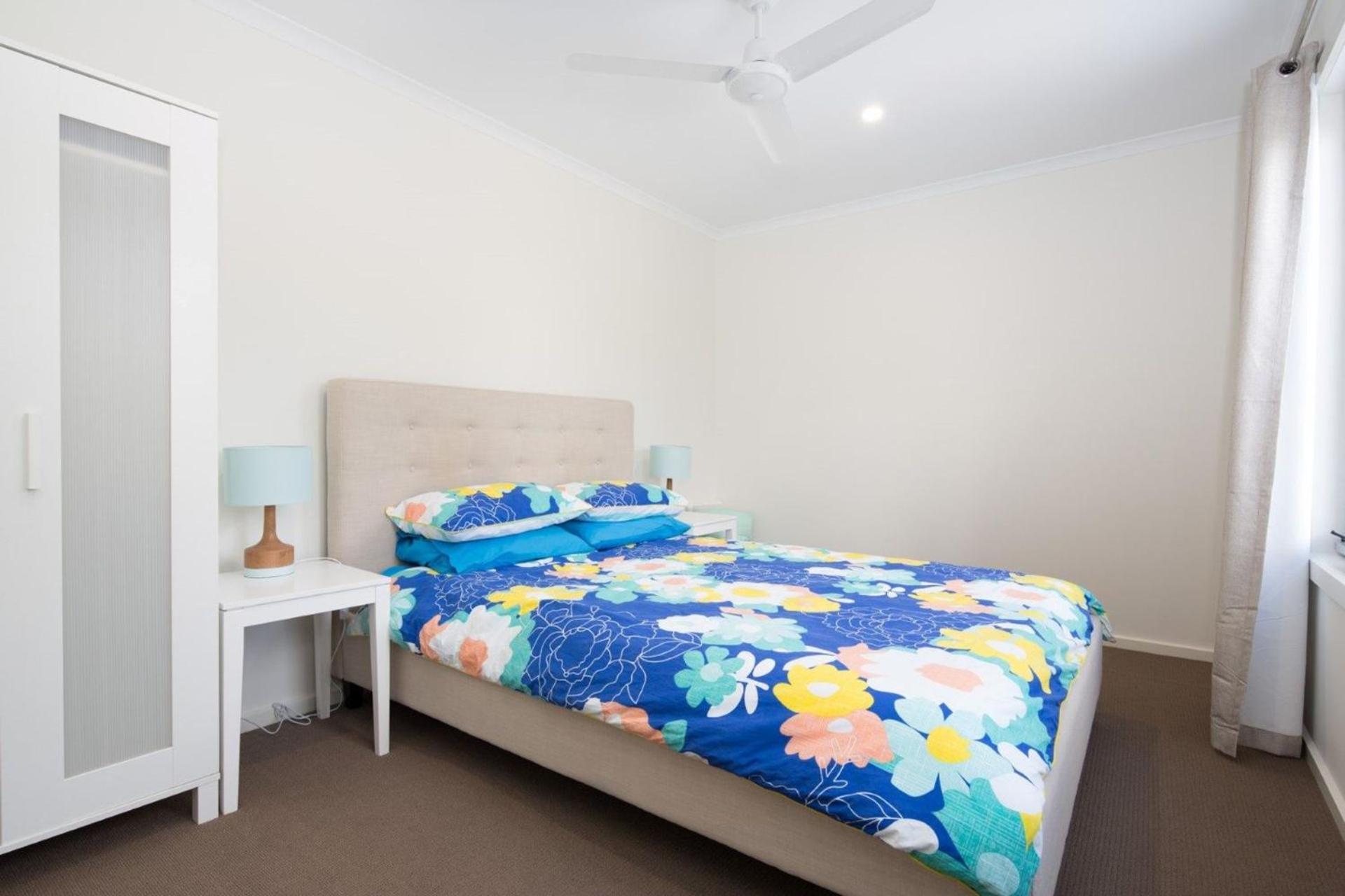 Five-Bedroom House photo 3