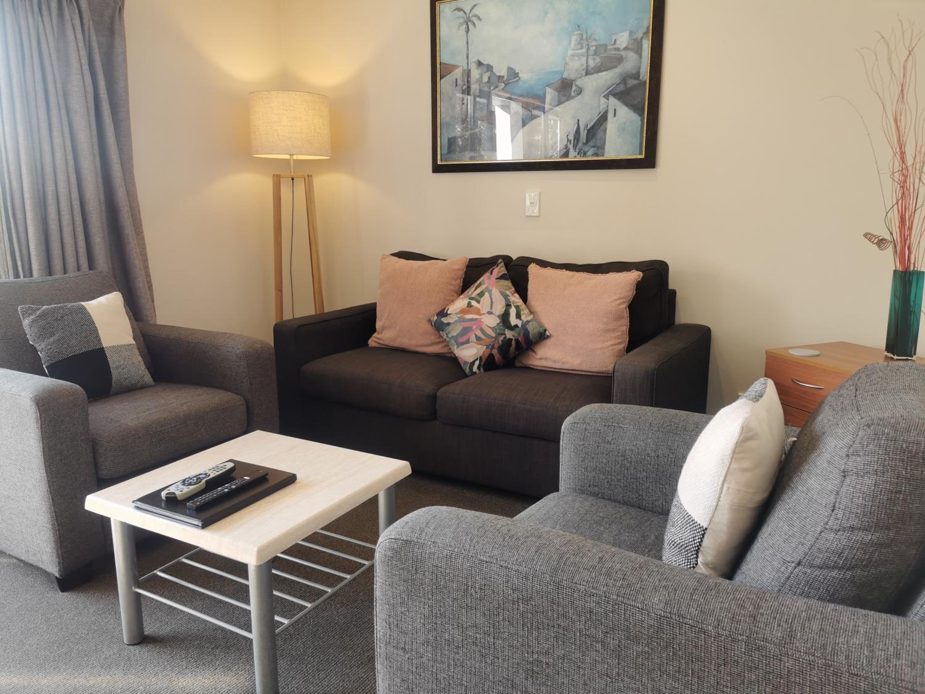 Two-Bedroom Apartment - Photo 2
