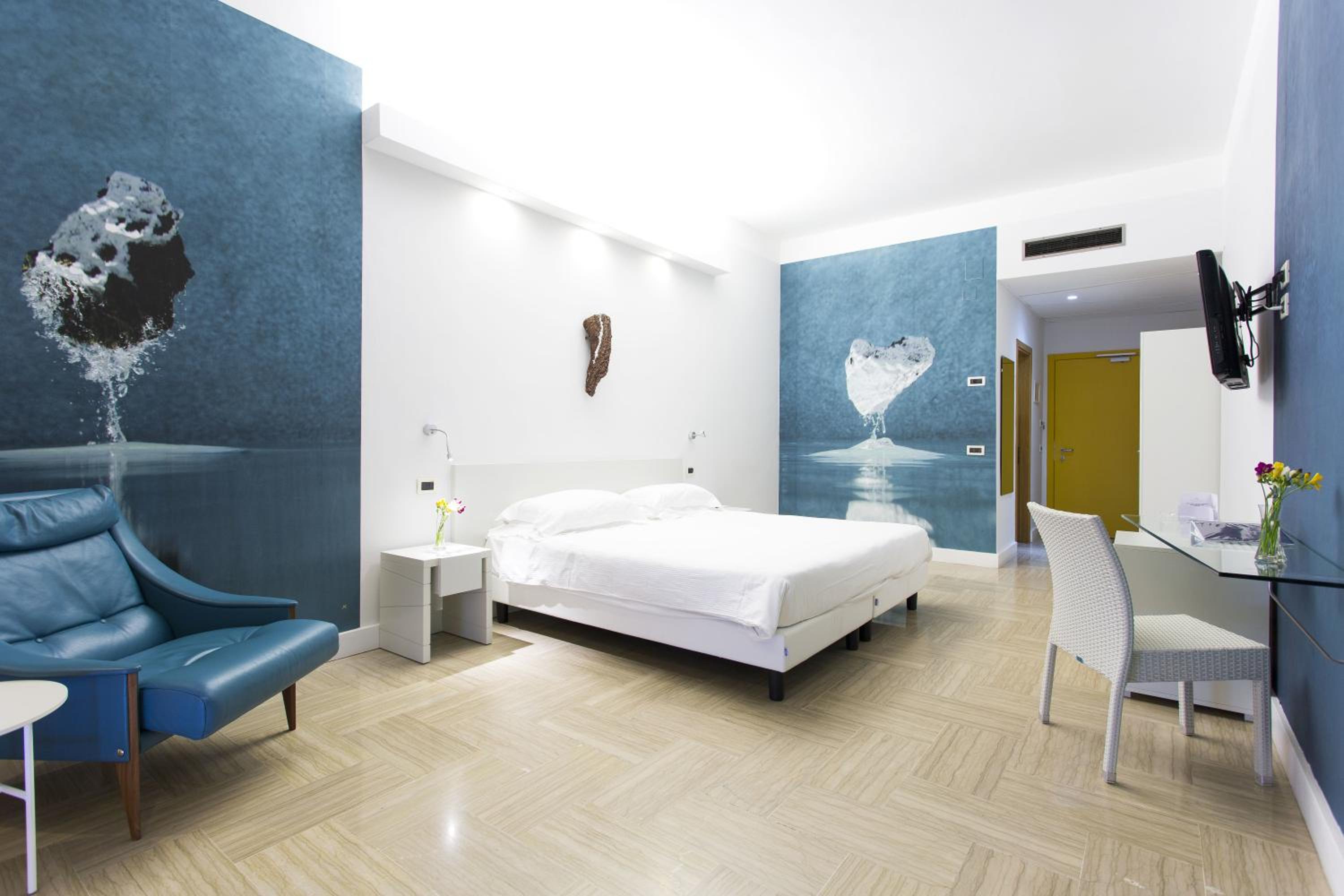 Junior Suite with Shower photo 1