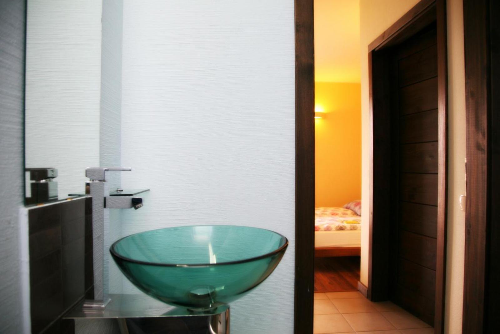 Double or Twin Room with Lake View photo 2