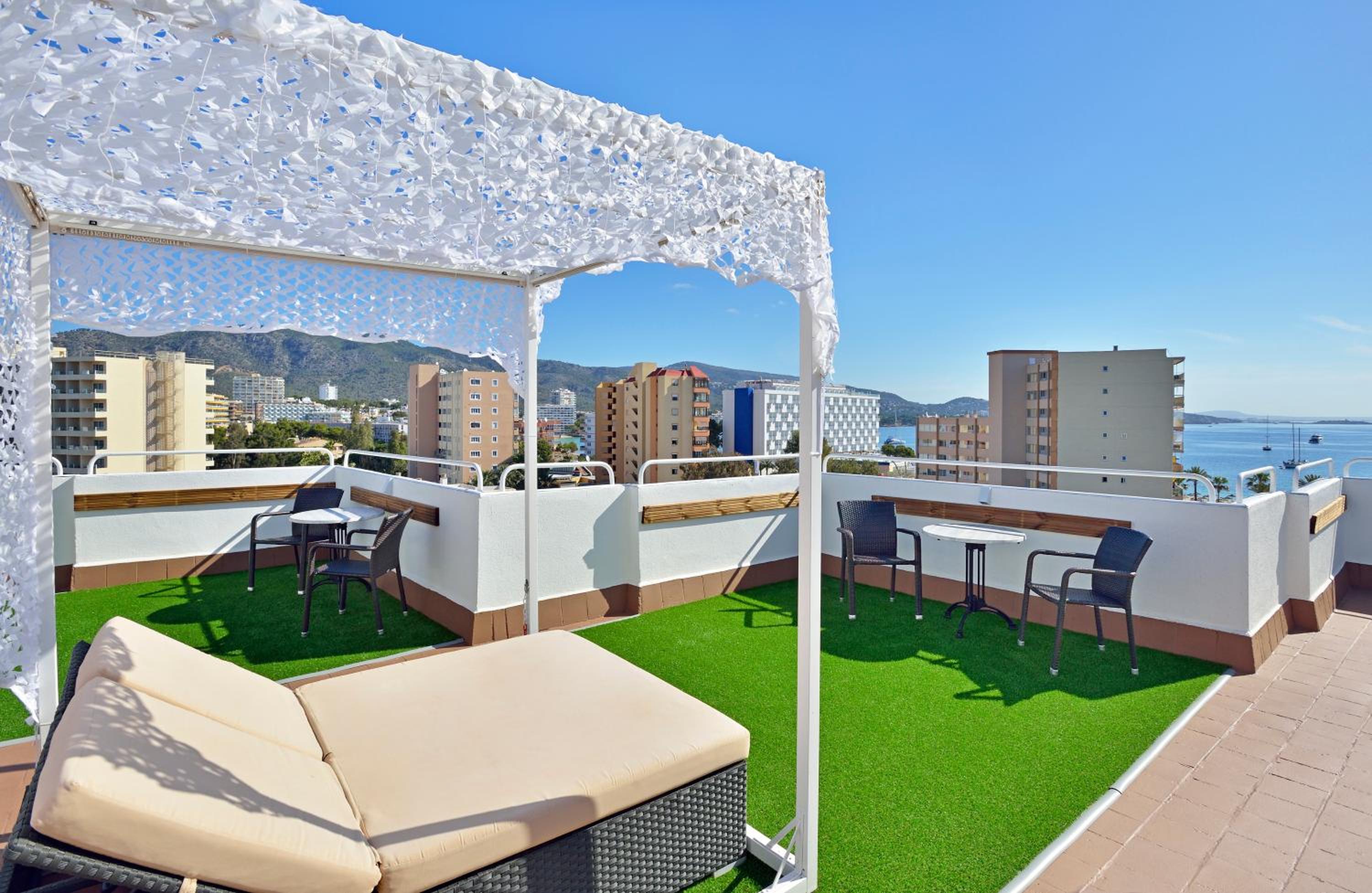 Premium Studio with Solarium